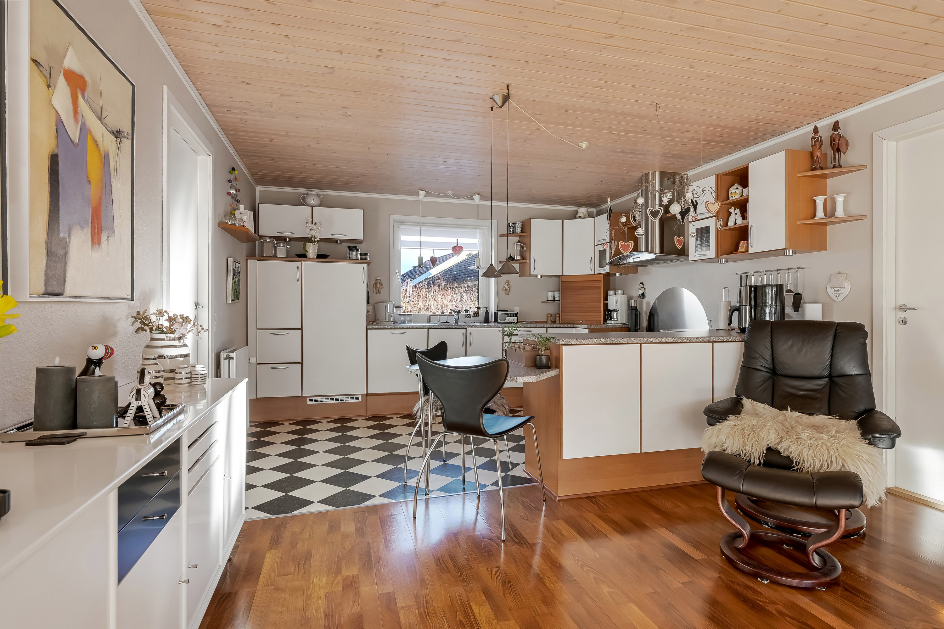 Fremhævet køkken billede i fuldskærmstilstand. Billede af Lysningen 26, 7190 Billund