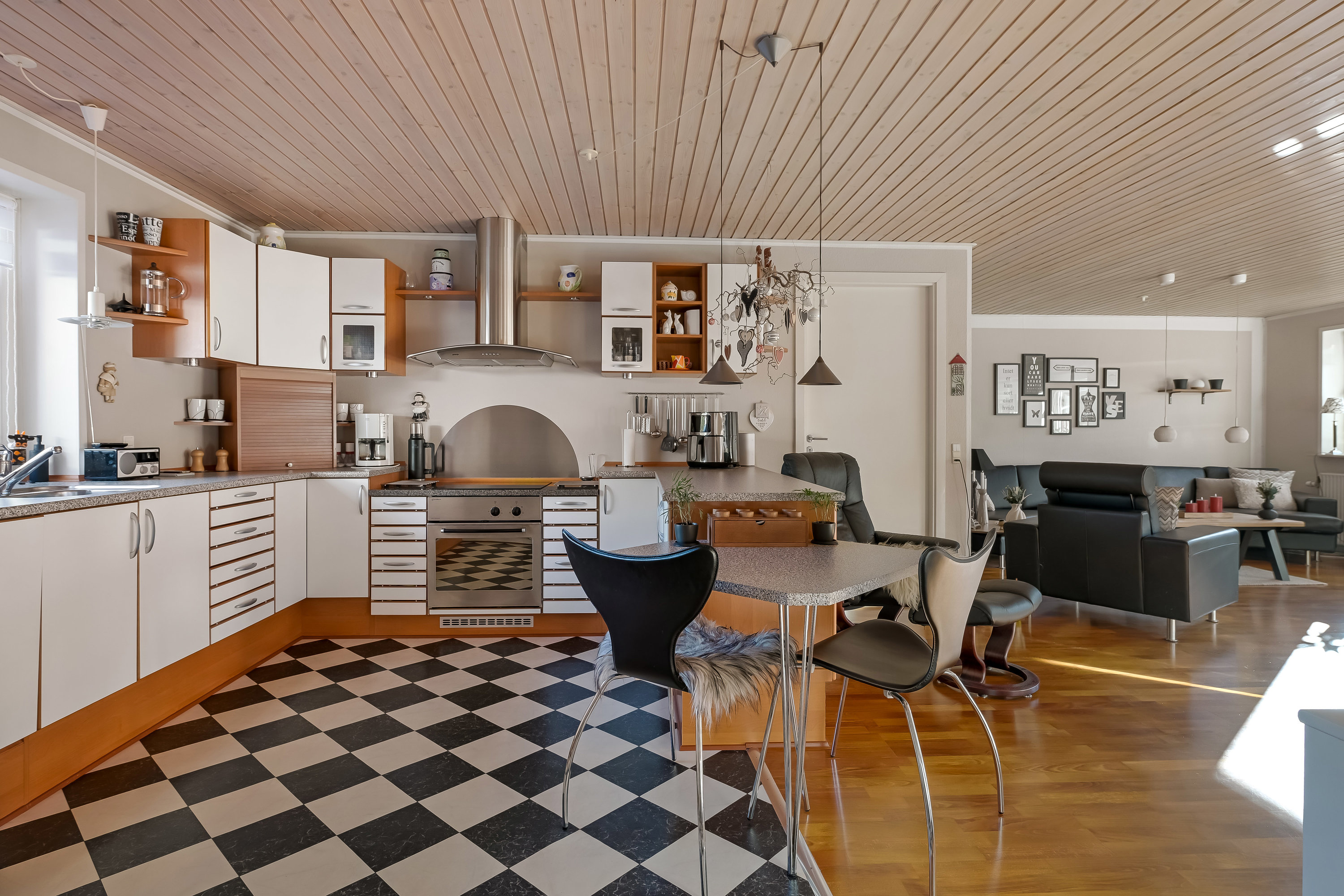 Fremhævet køkken billede i fuldskærmstilstand. Billede af Lysningen 26, 7190 Billund