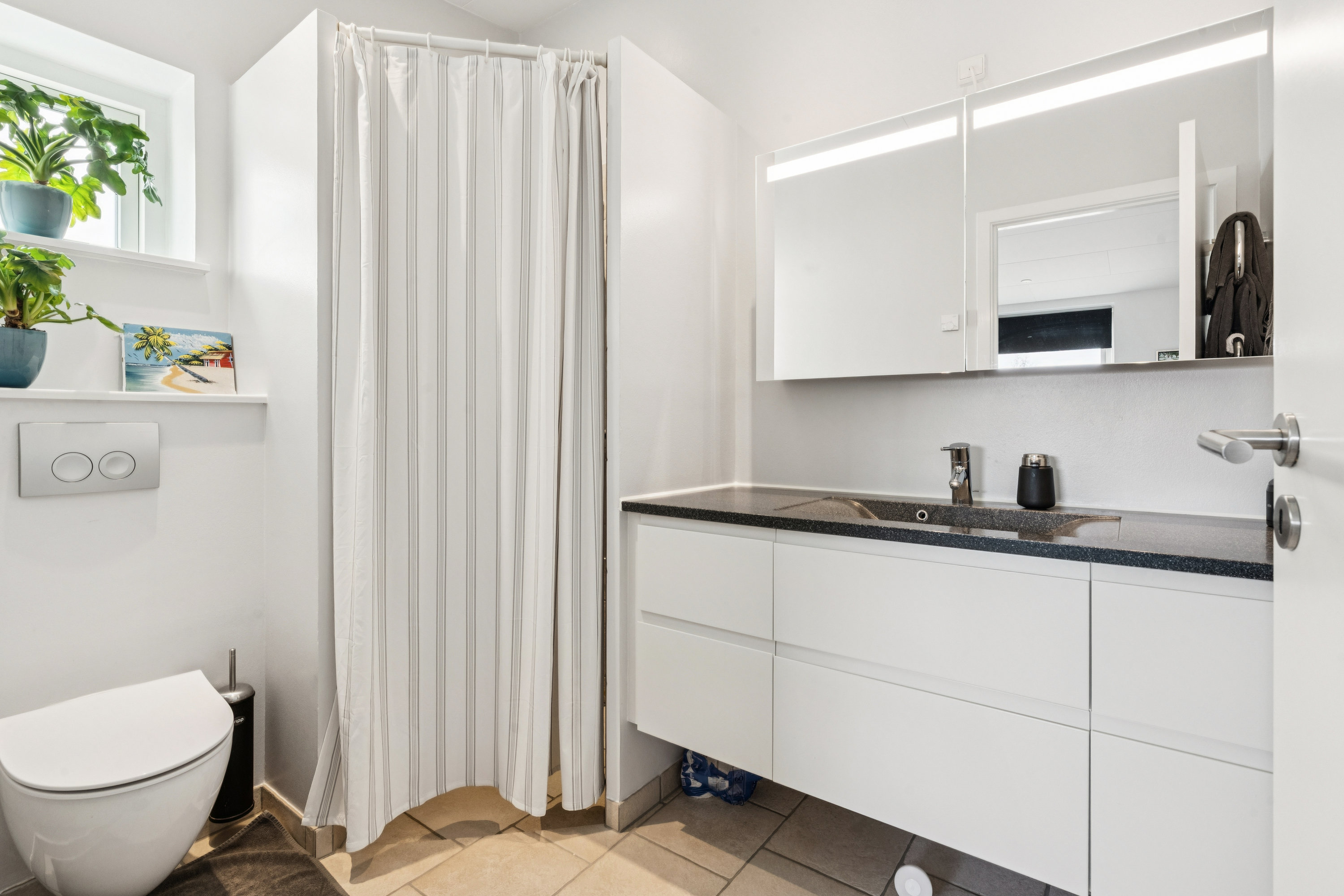 Fremhævet badeværelse billede i fuldskærmstilstand. Billede af Indkilde Alle 50, Gug, 9210 Aalborg SØ