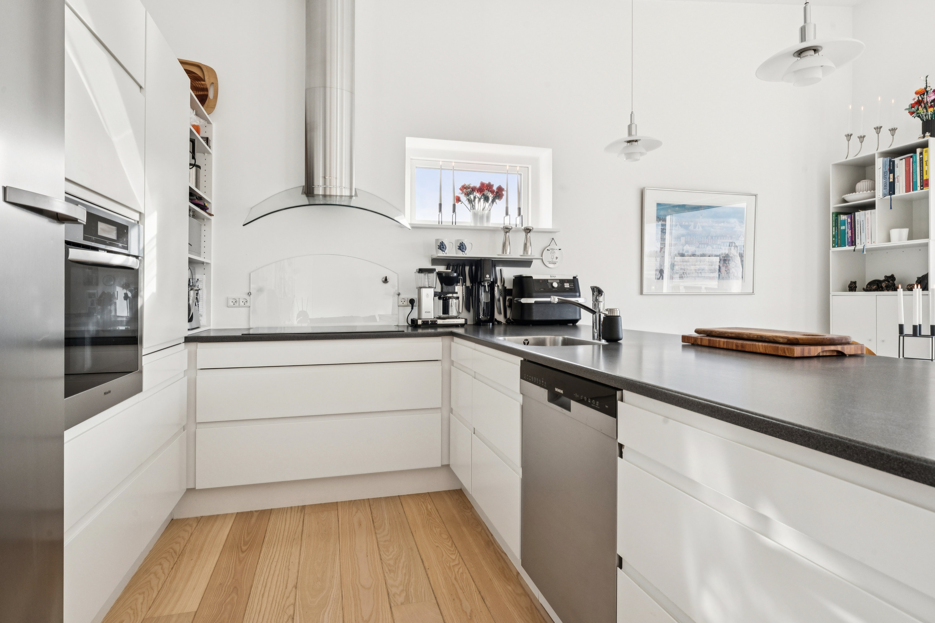 Fremhævet køkken billede i fuldskærmstilstand. Billede af Indkilde Alle 50, Gug, 9210 Aalborg SØ