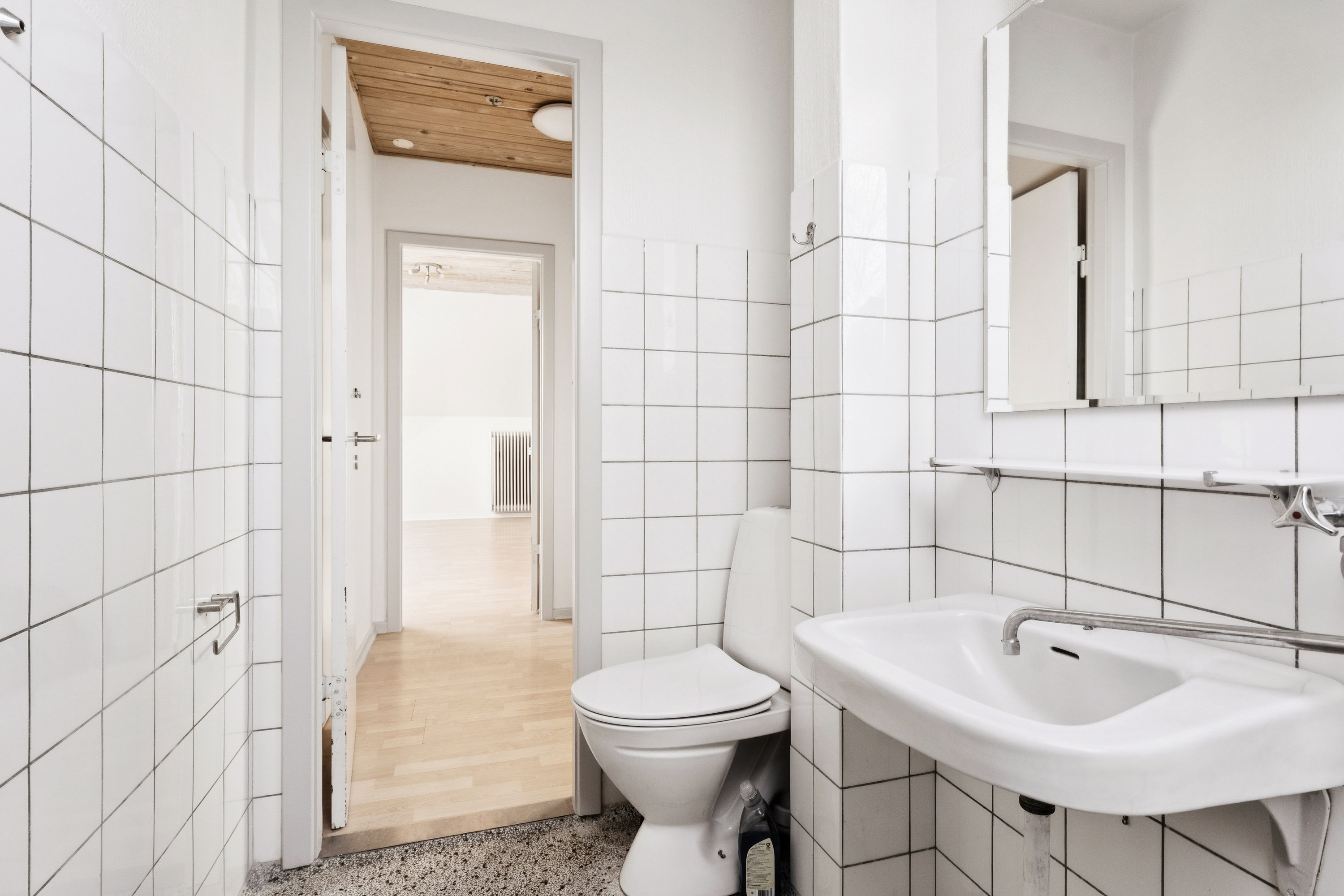 Fremhævet badeværelse billede i fuldskærmstilstand. Billede af Bækkelundsvej 10, 1. tv., 8930 Randers NØ