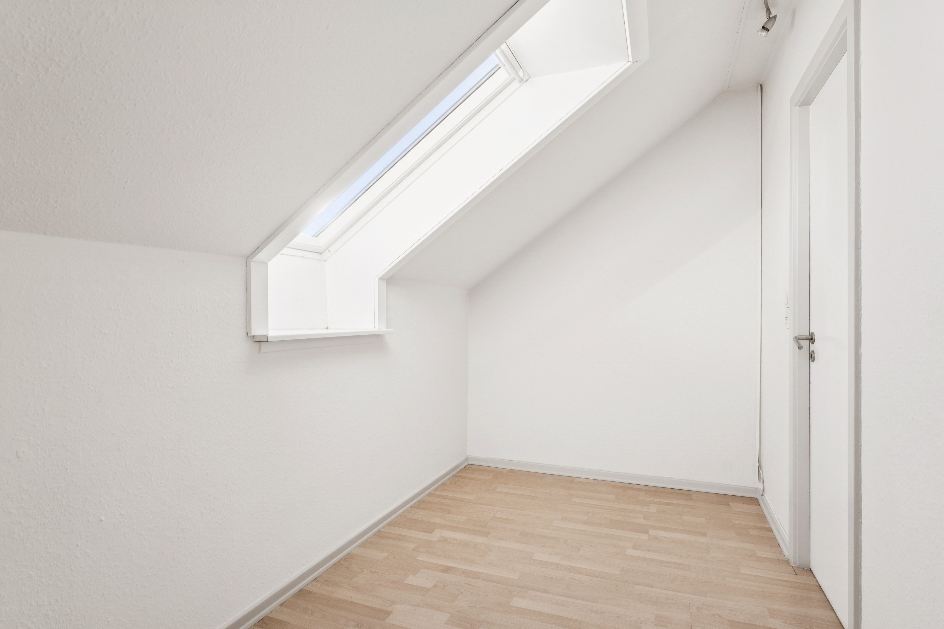 Fremhævet værelse billede i fuldskærmstilstand. Billede af Bækkelundsvej 10, 1. tv., 8930 Randers NØ