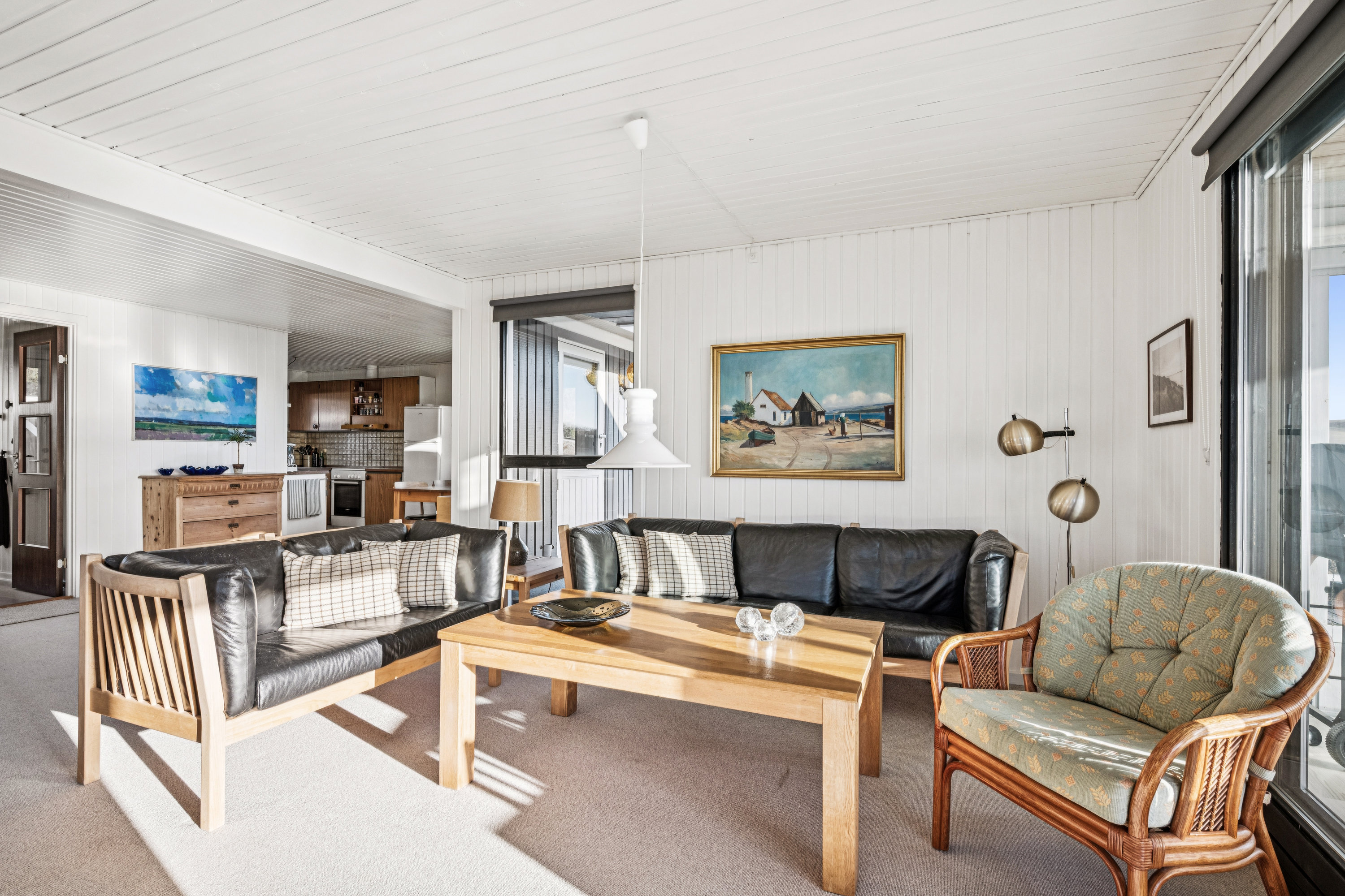 Fremhævet stue billede i fuldskærmstilstand. Billede af Lådenbjerg 31, Skødshoved Strand, 8420 Knebel