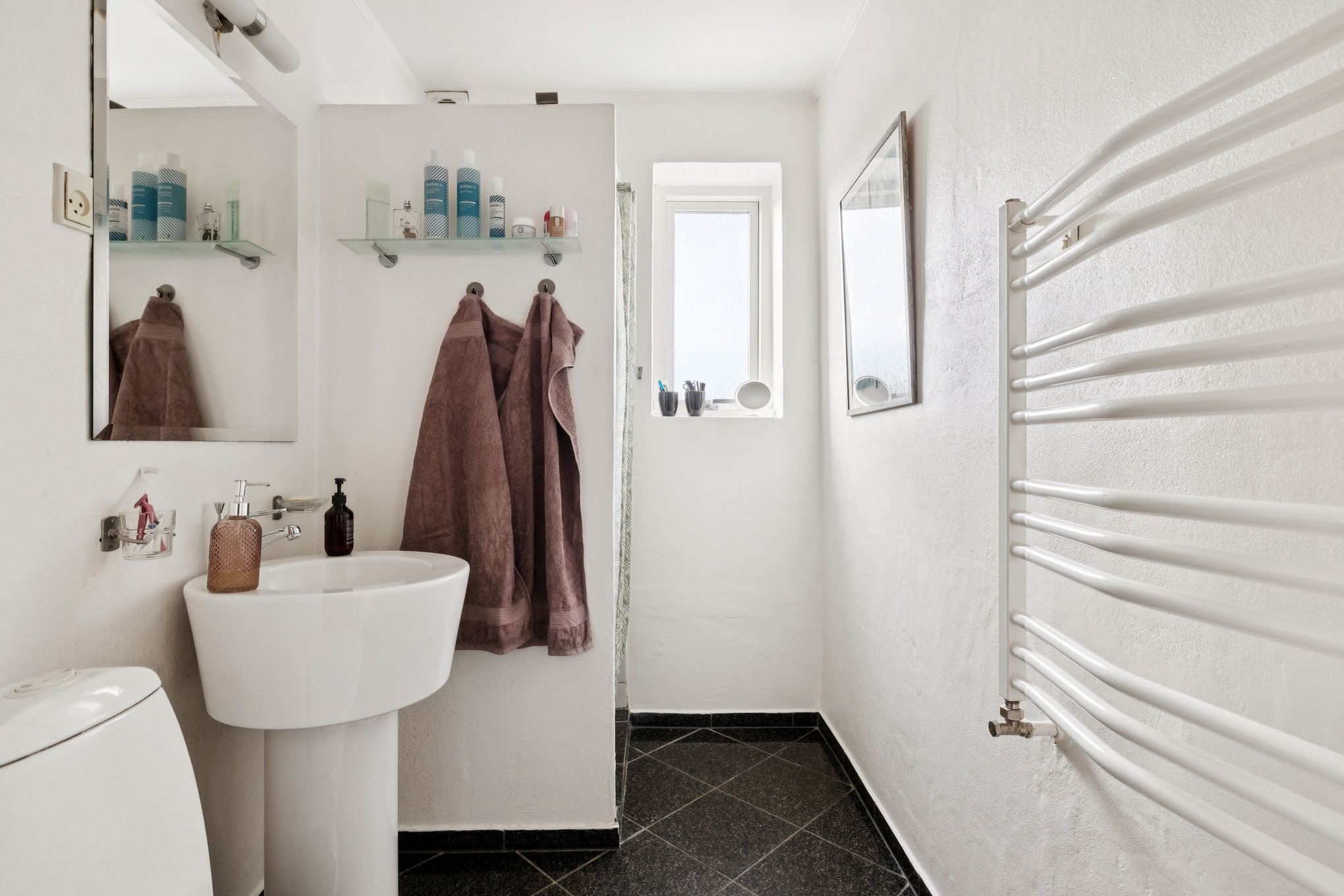 Fremhævet badeværelse billede i fuldskærmstilstand. Billede af Lemvigvej 11, 8940 Randers SV