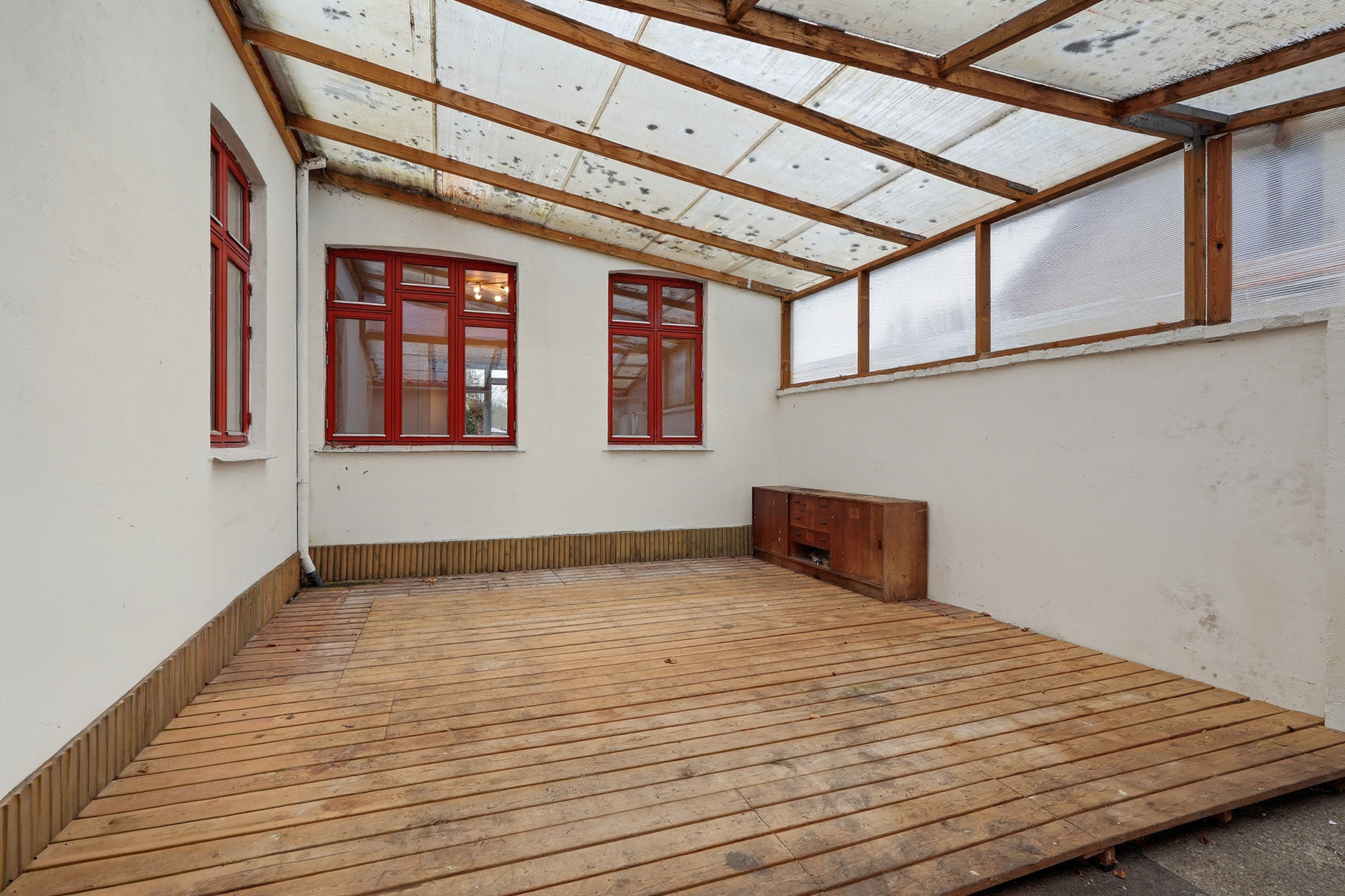 Fremhævet overdækket terrasse billede i fuldskærmstilstand. Billede af Stationsvej 9, Uggerslev, 5450 Otterup