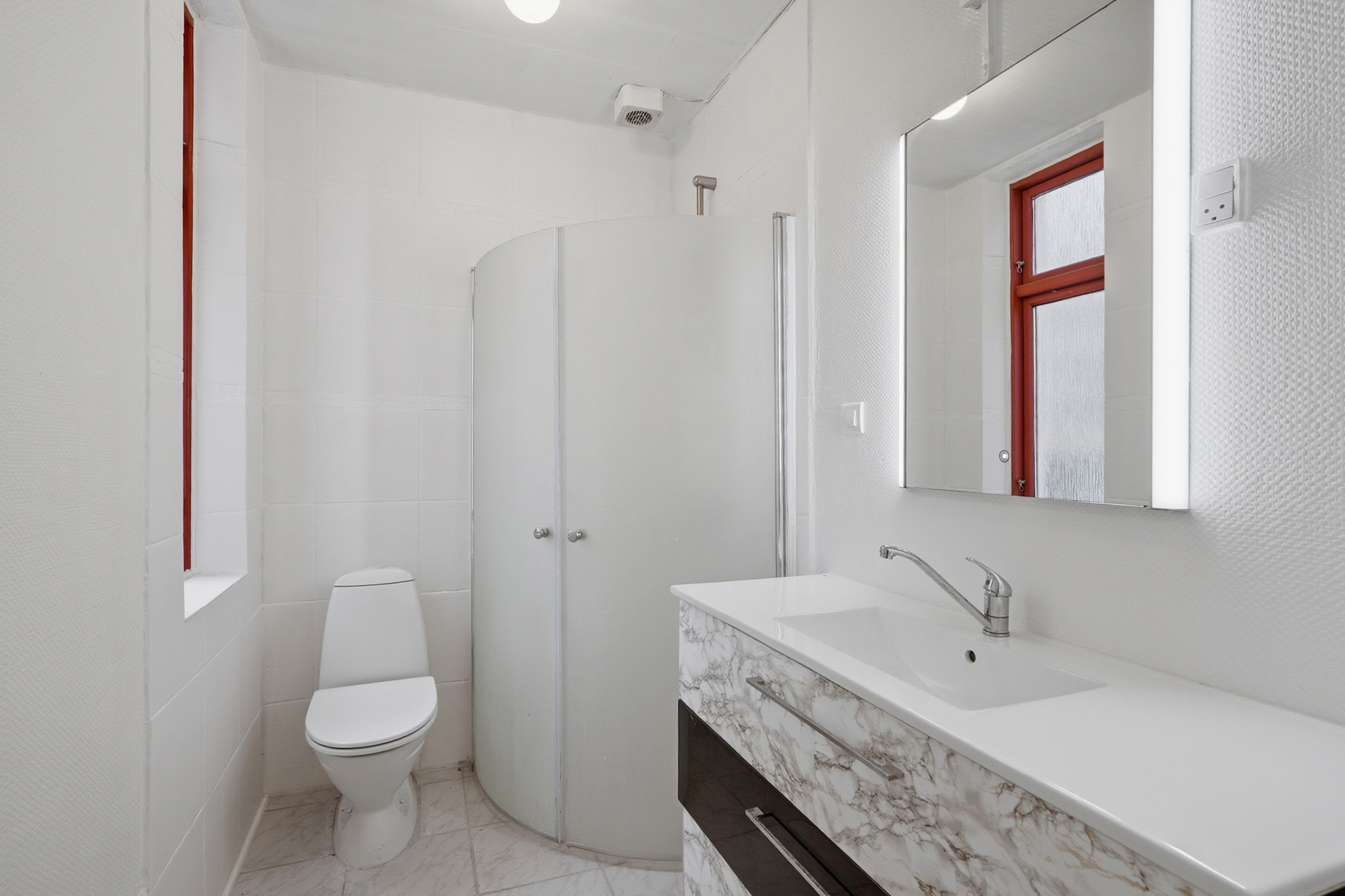 Fremhævet badeværelse billede i fuldskærmstilstand. Billede af Stationsvej 9, Uggerslev, 5450 Otterup