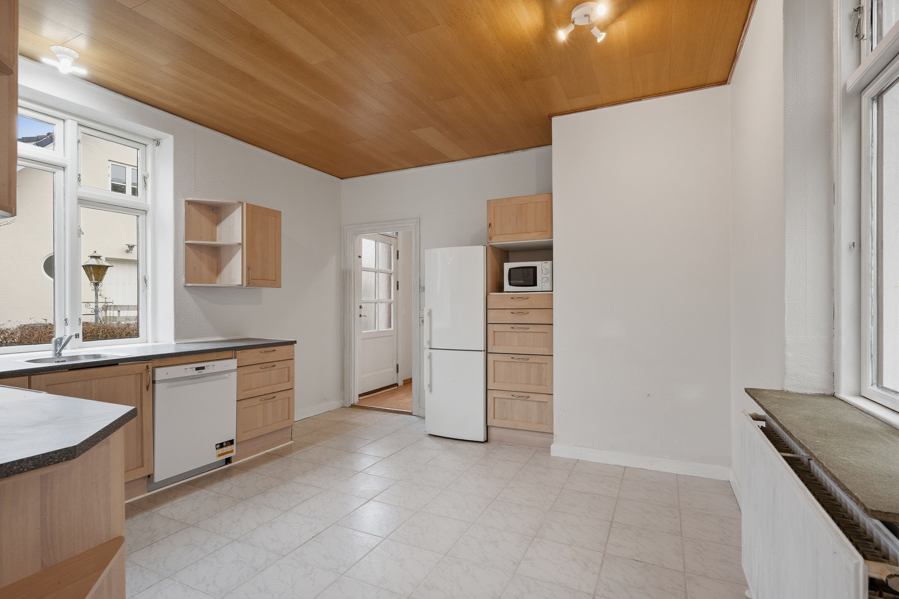 Fremhævet køkken billede i fuldskærmstilstand. Billede af Stationsvej 9, Uggerslev, 5450 Otterup