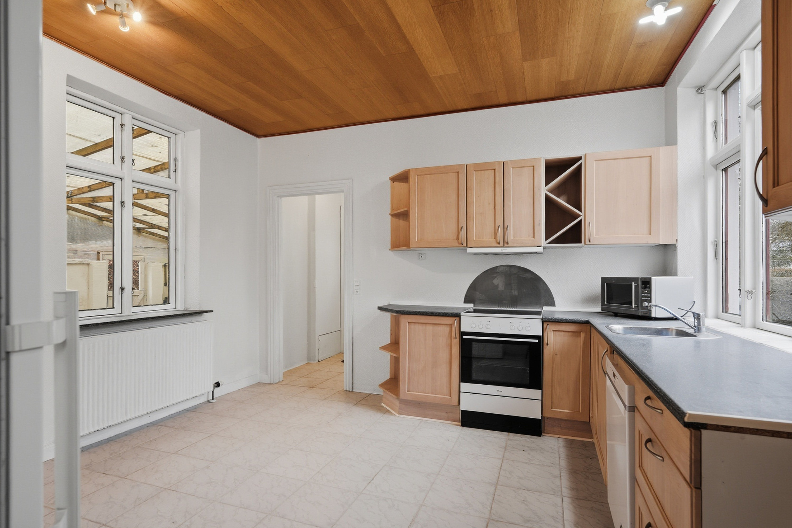 Fremhævet køkken billede i fuldskærmstilstand. Billede af Stationsvej 9, Uggerslev, 5450 Otterup