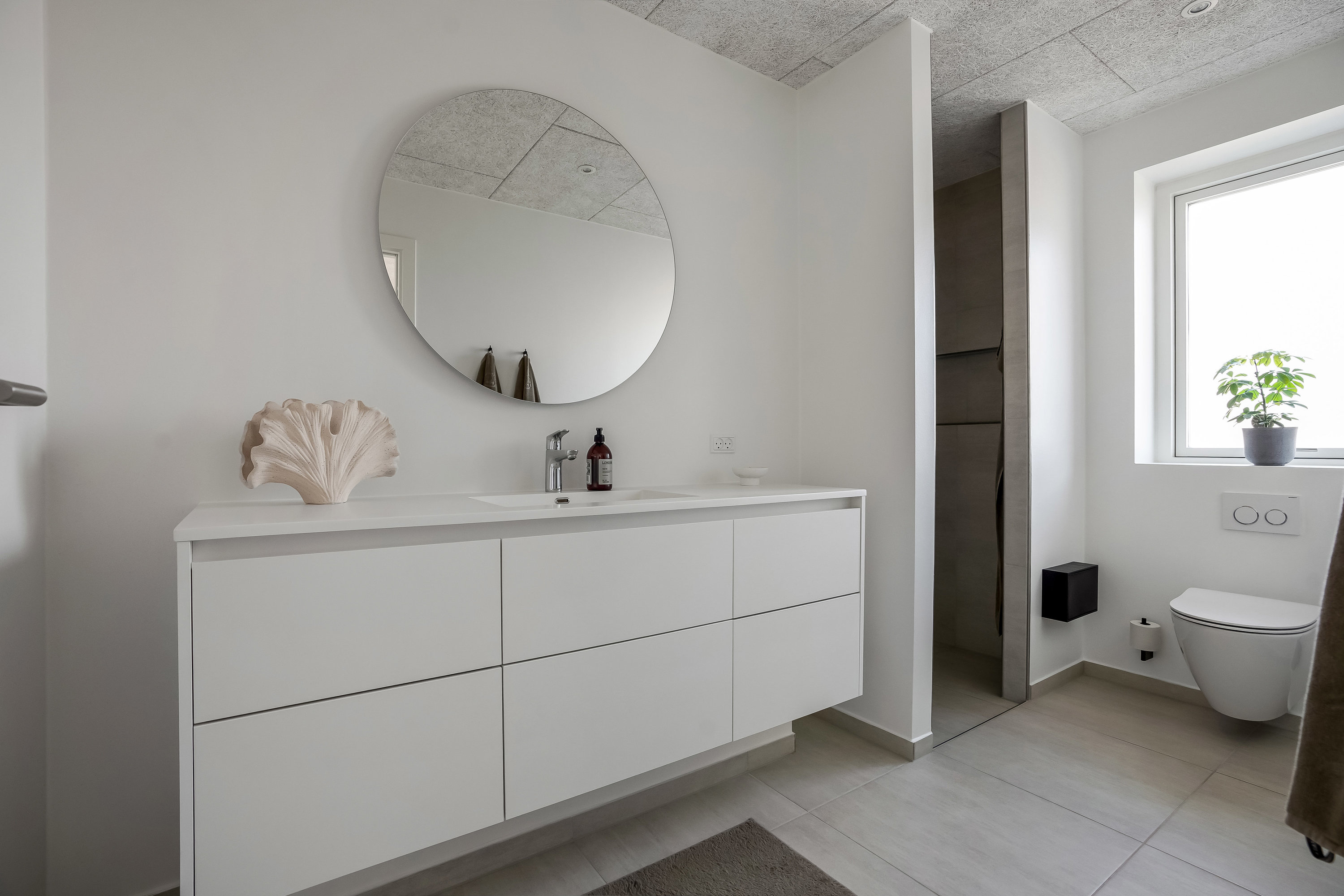 Fremhævet badeværelse billede i fuldskærmstilstand. Billede af Valmuen 16, 7190 Billund