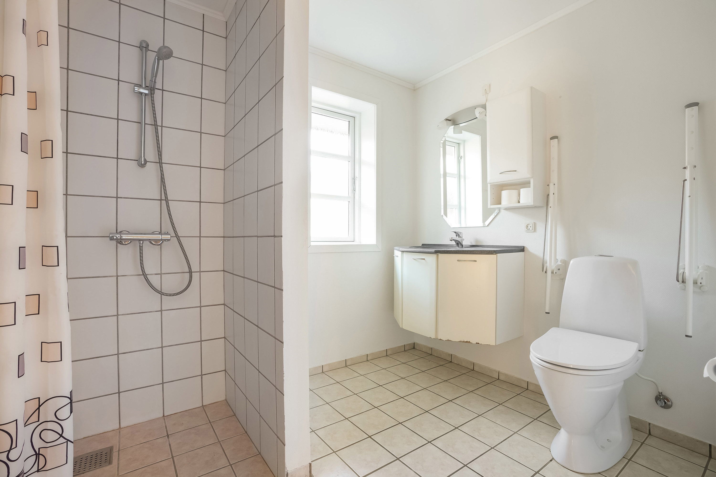 Fremhævet badeværelse billede i fuldskærmstilstand. Billede af Østerled 15, 7171 Uldum