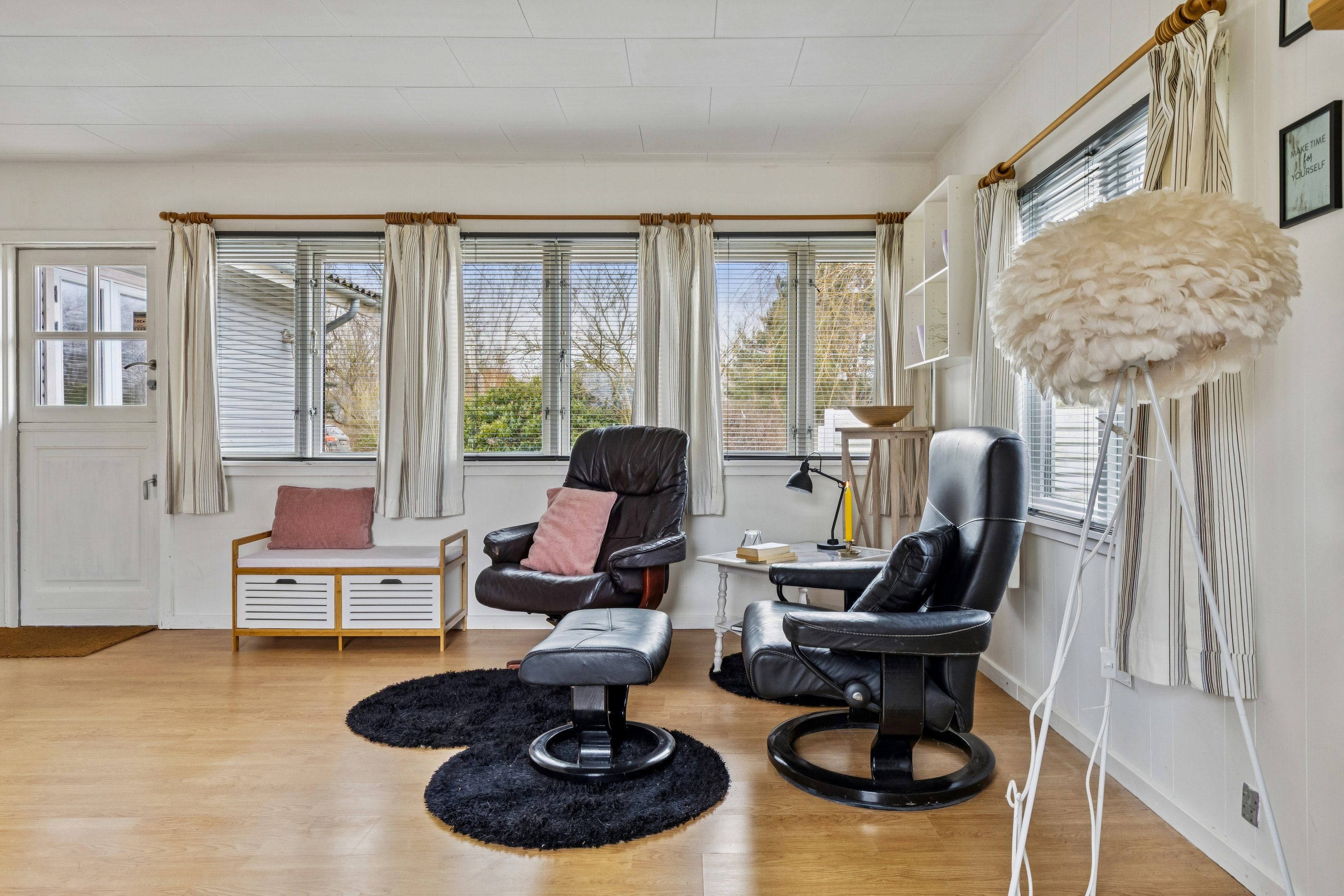 Fremhævet stue billede i fuldskærmstilstand. Billede af Hellevej 7, Kaldred, 4593 Eskebjerg