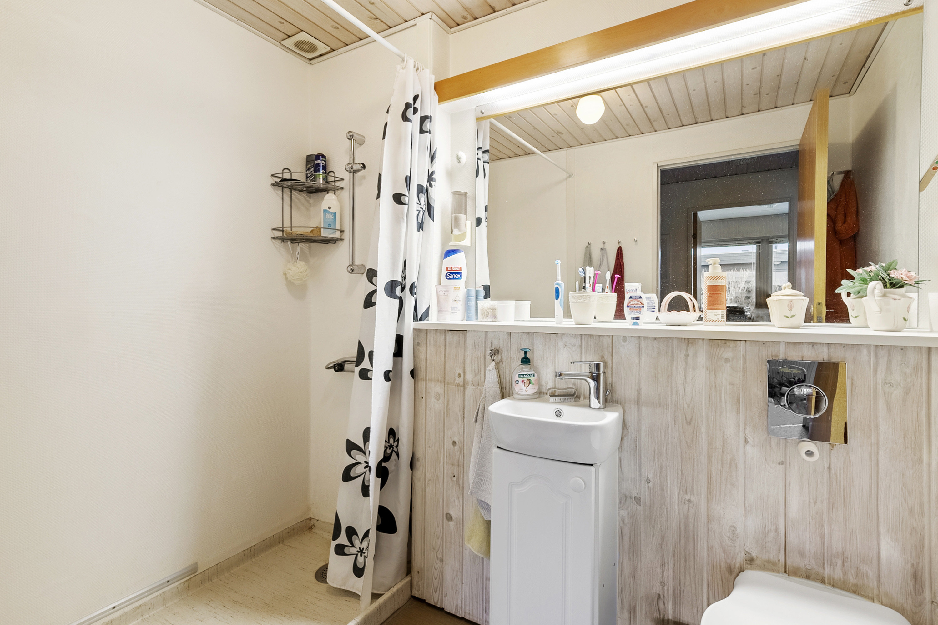 Fremhævet badeværelse billede i fuldskærmstilstand. Billede af Hvedemarken 20, 8362 Hørning