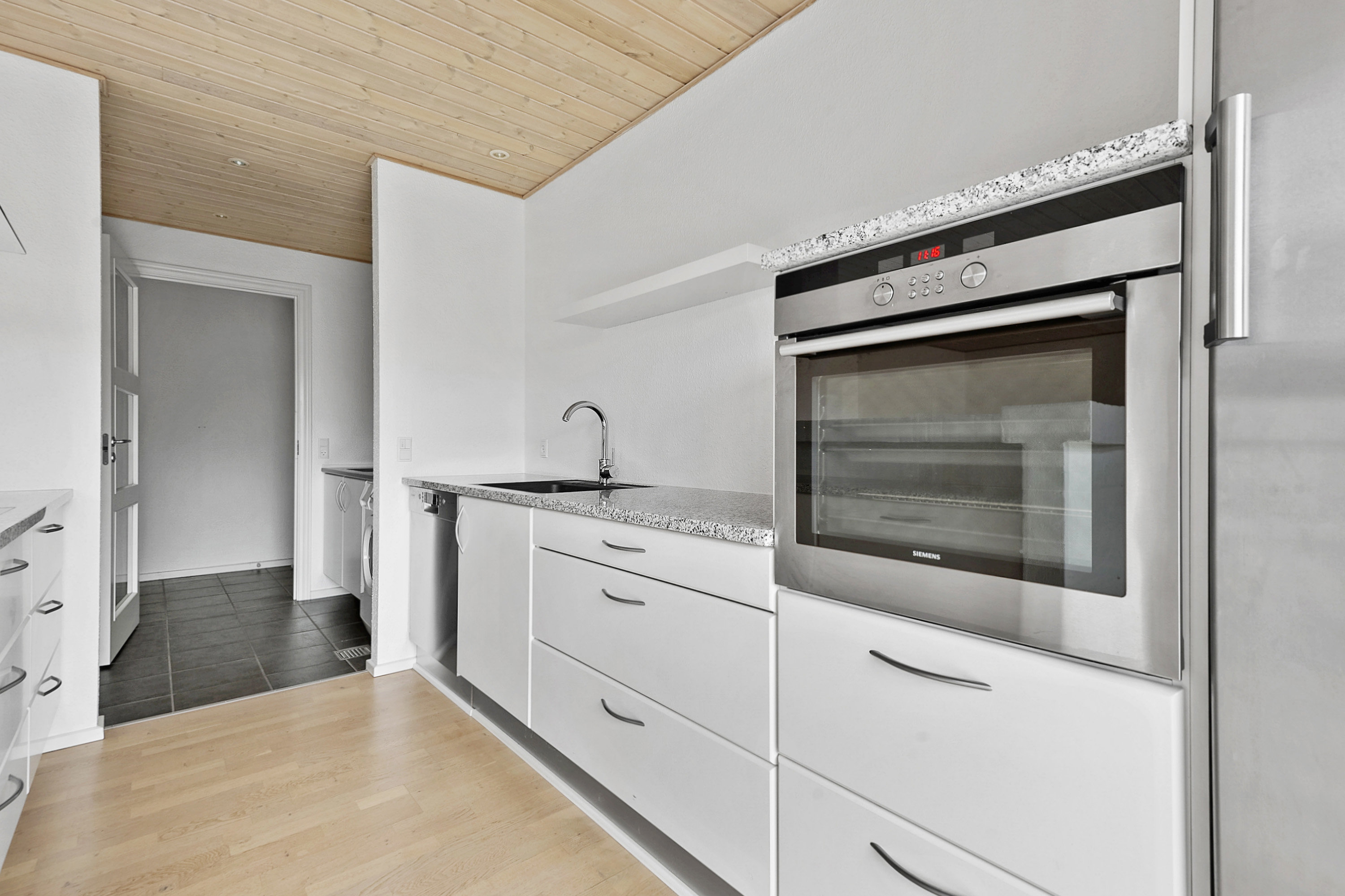 Fremhævet køkken billede i fuldskærmstilstand. Billede af Skoletoften 90, Guldager, 6710 Esbjerg V