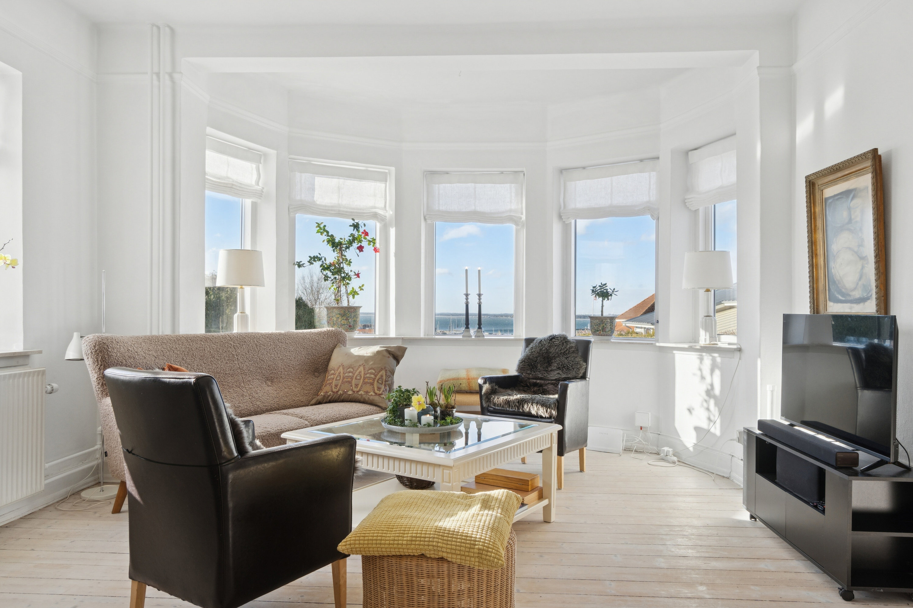 Fremhævet stue billede i fuldskærmstilstand. Billede af Ll Karlsmindevej 11, 3390 Hundested