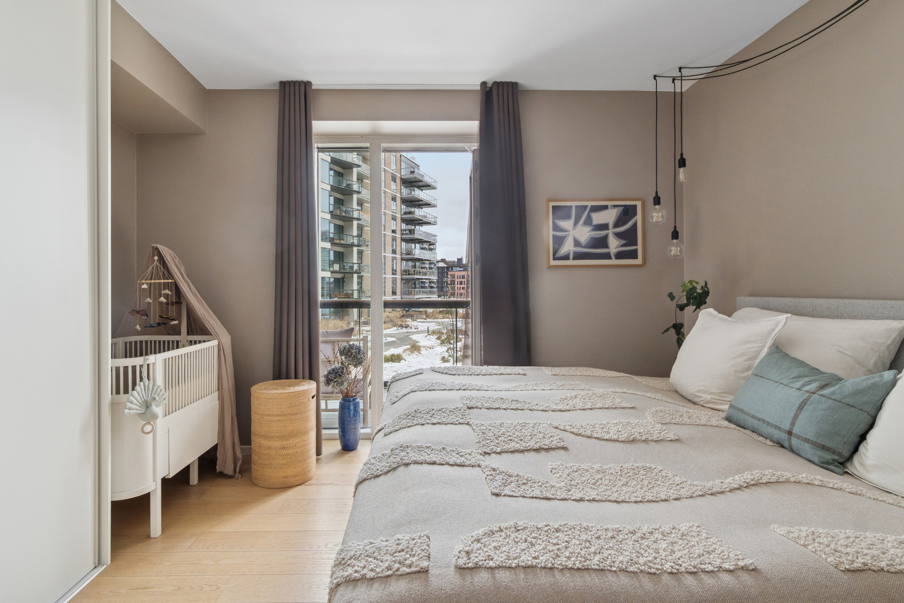 Fremhævet soveværelse billede i fuldskærmstilstand. Billede af Martin Luther Kings Vej 13, 1. tv., 2450 København SV