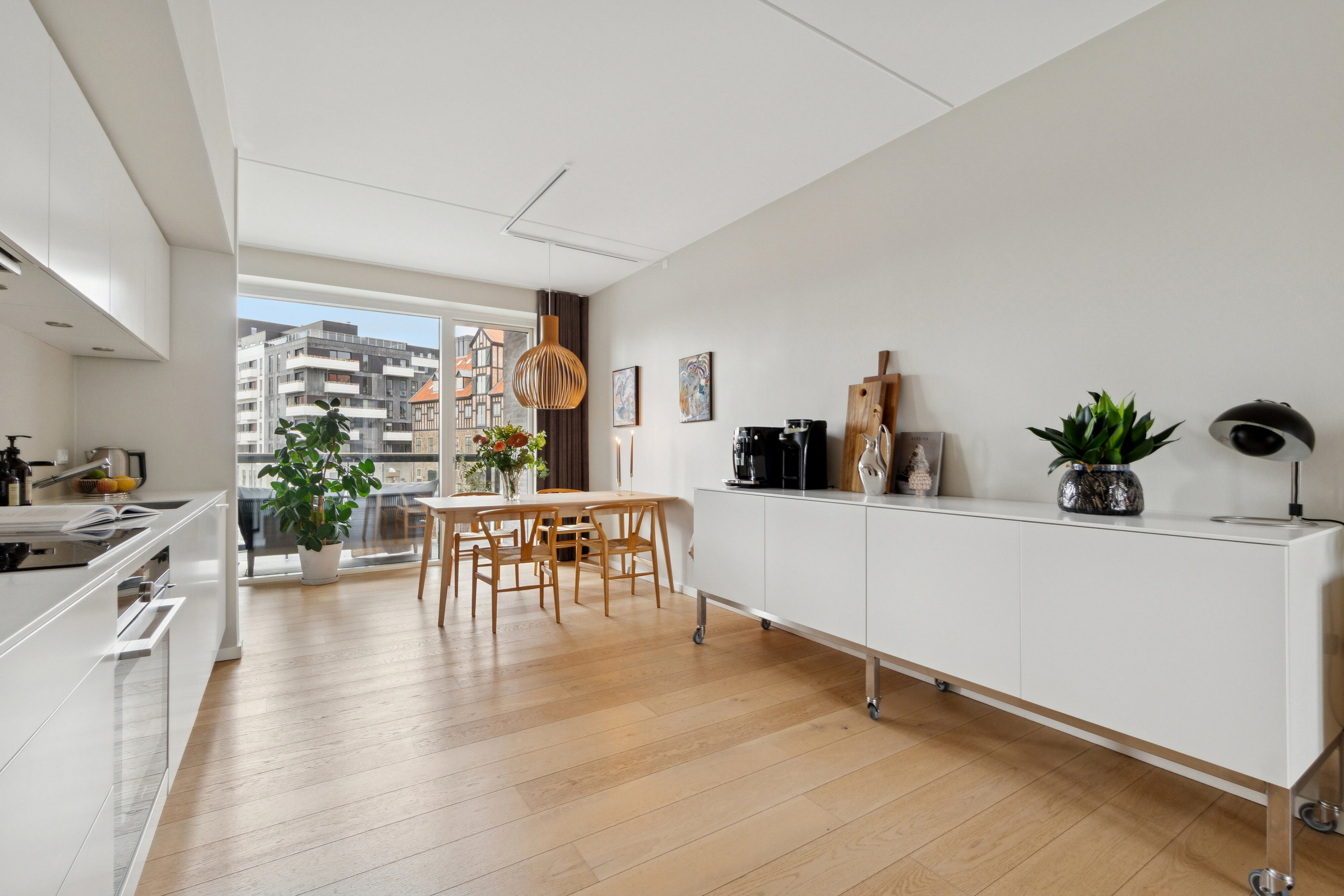 Fremhævet spisestue billede i fuldskærmstilstand. Billede af Martin Luther Kings Vej 13, 1. tv., 2450 København SV