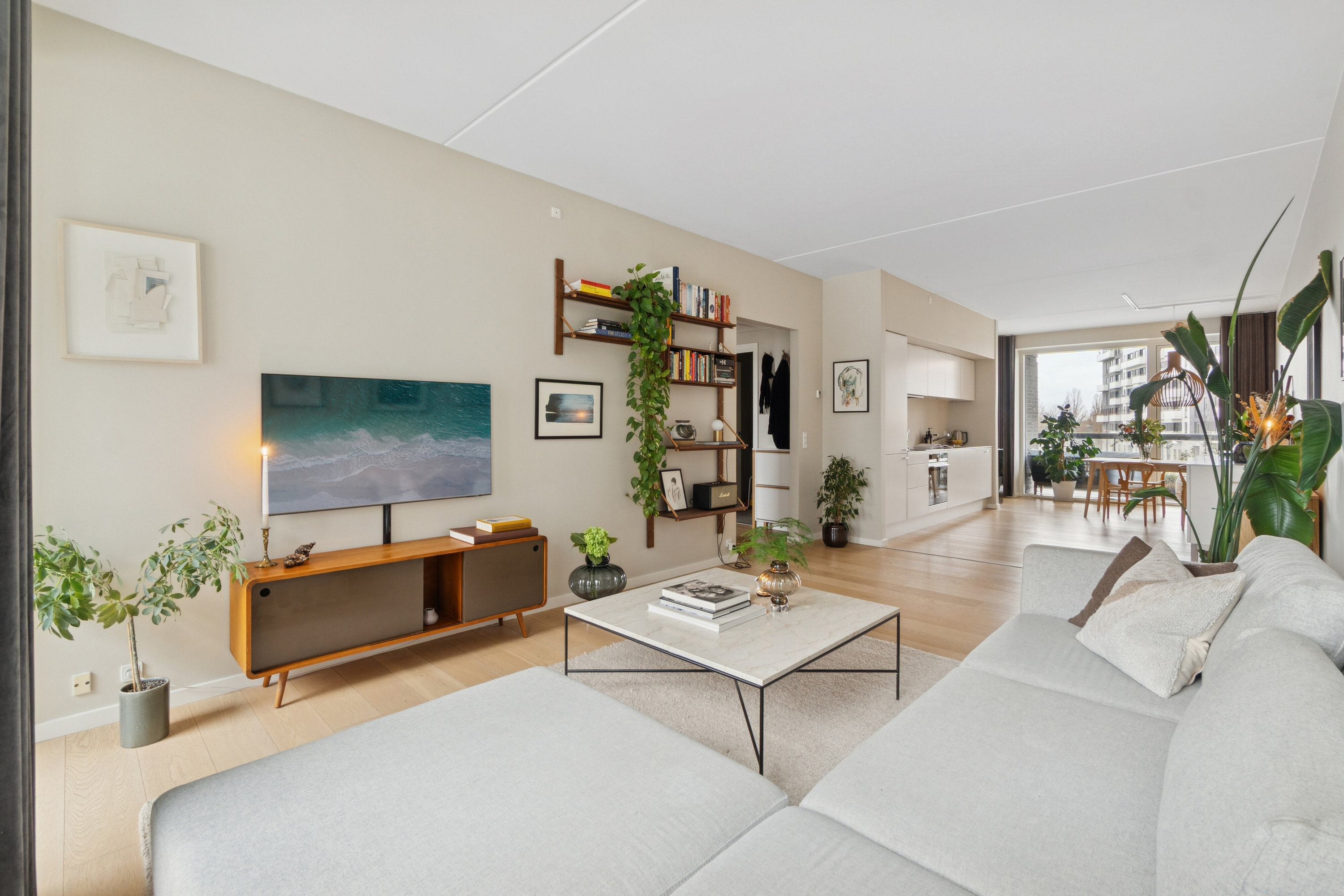 Fremhævet stue billede i fuldskærmstilstand. Billede af Martin Luther Kings Vej 13, 1. tv., 2450 København SV