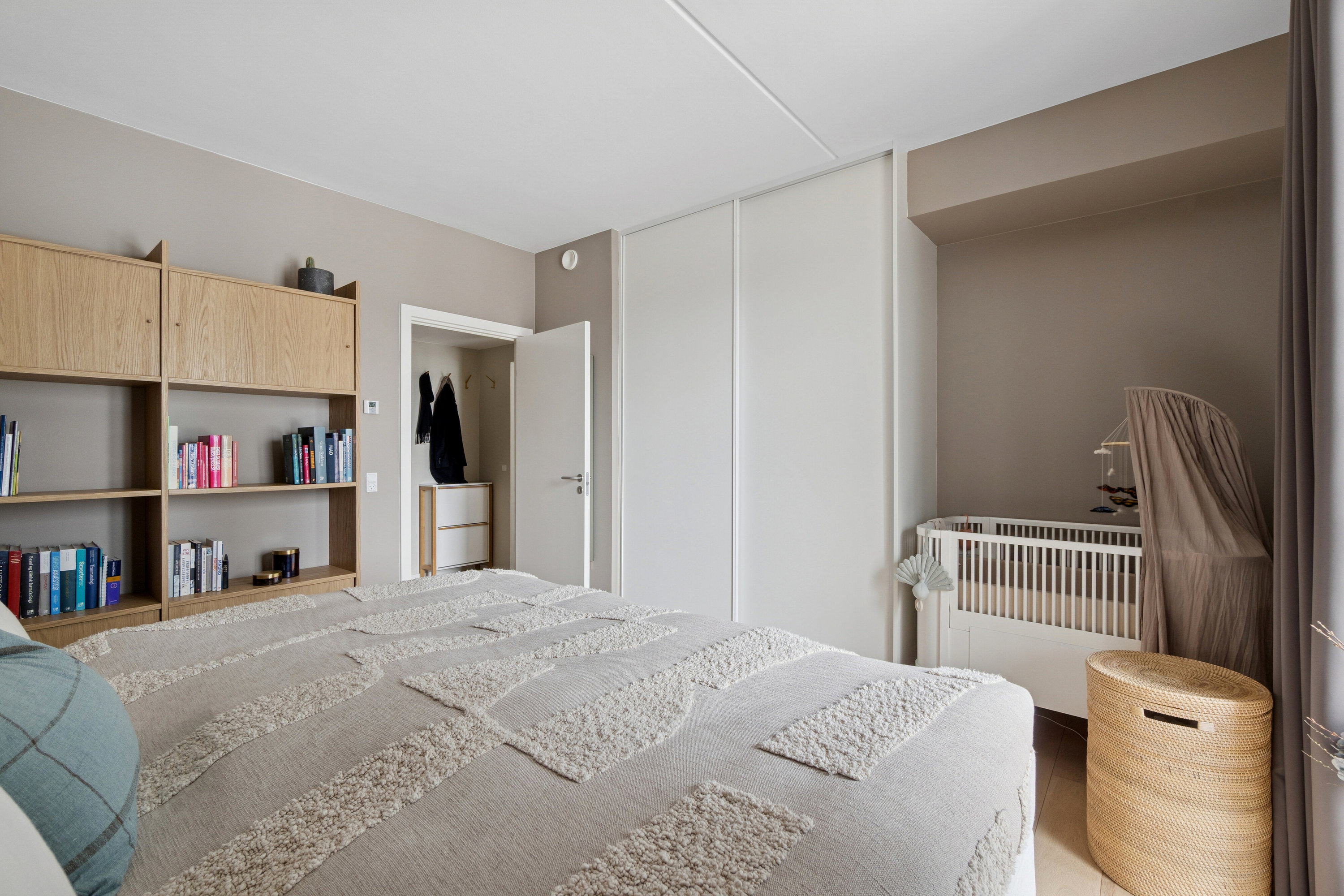 Fremhævet soveværelse billede i fuldskærmstilstand. Billede af Martin Luther Kings Vej 13, 1. tv., 2450 København SV