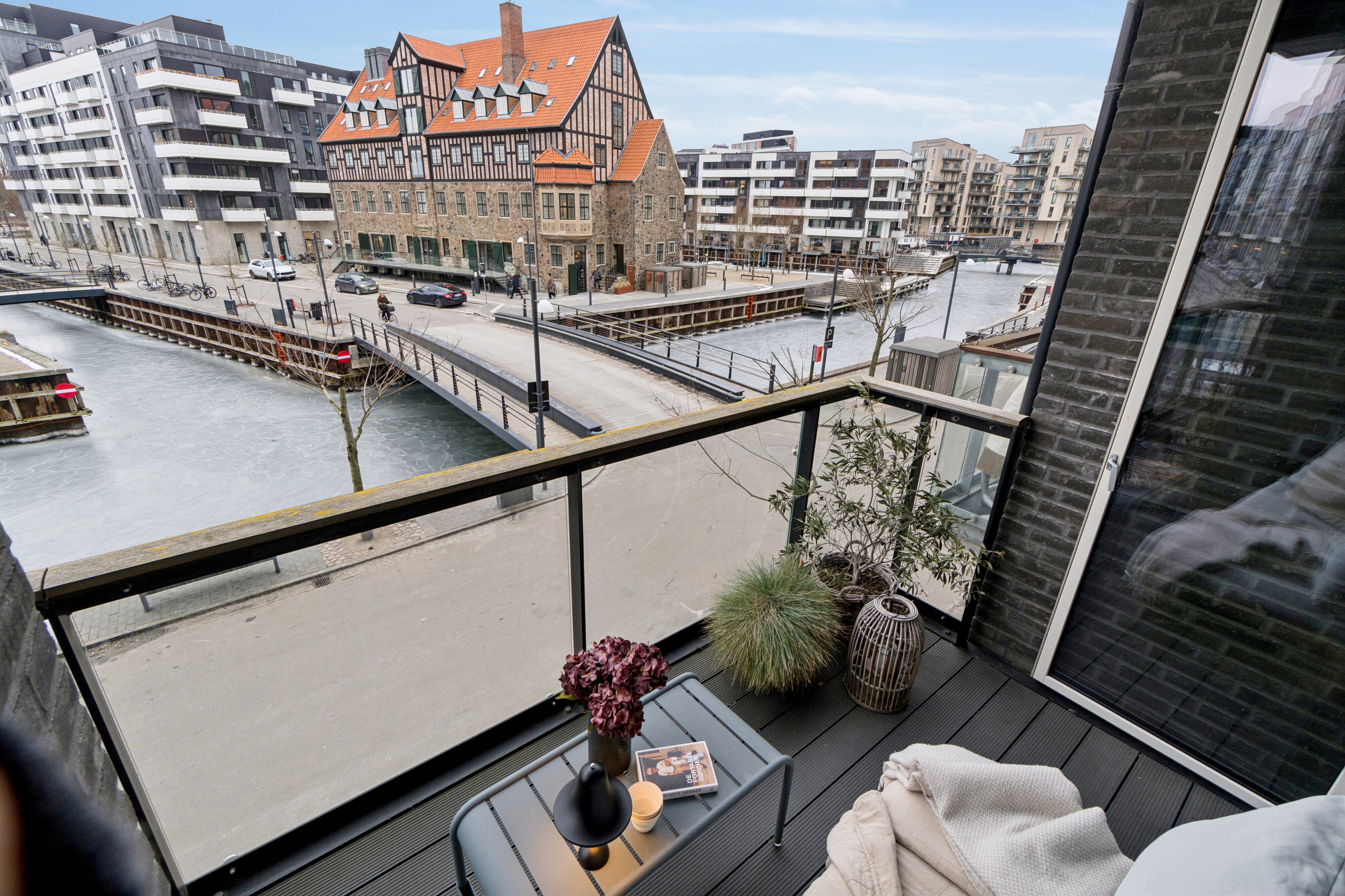 Fremhævet altan billede i fuldskærmstilstand. Billede af Martin Luther Kings Vej 13, 1. tv., 2450 København SV