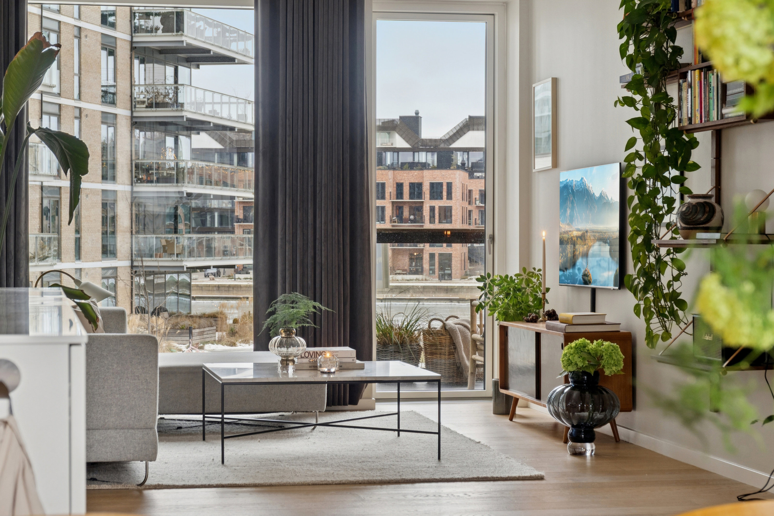 Fremhævet stue billede i fuldskærmstilstand. Billede af Martin Luther Kings Vej 13, 1. tv., 2450 København SV