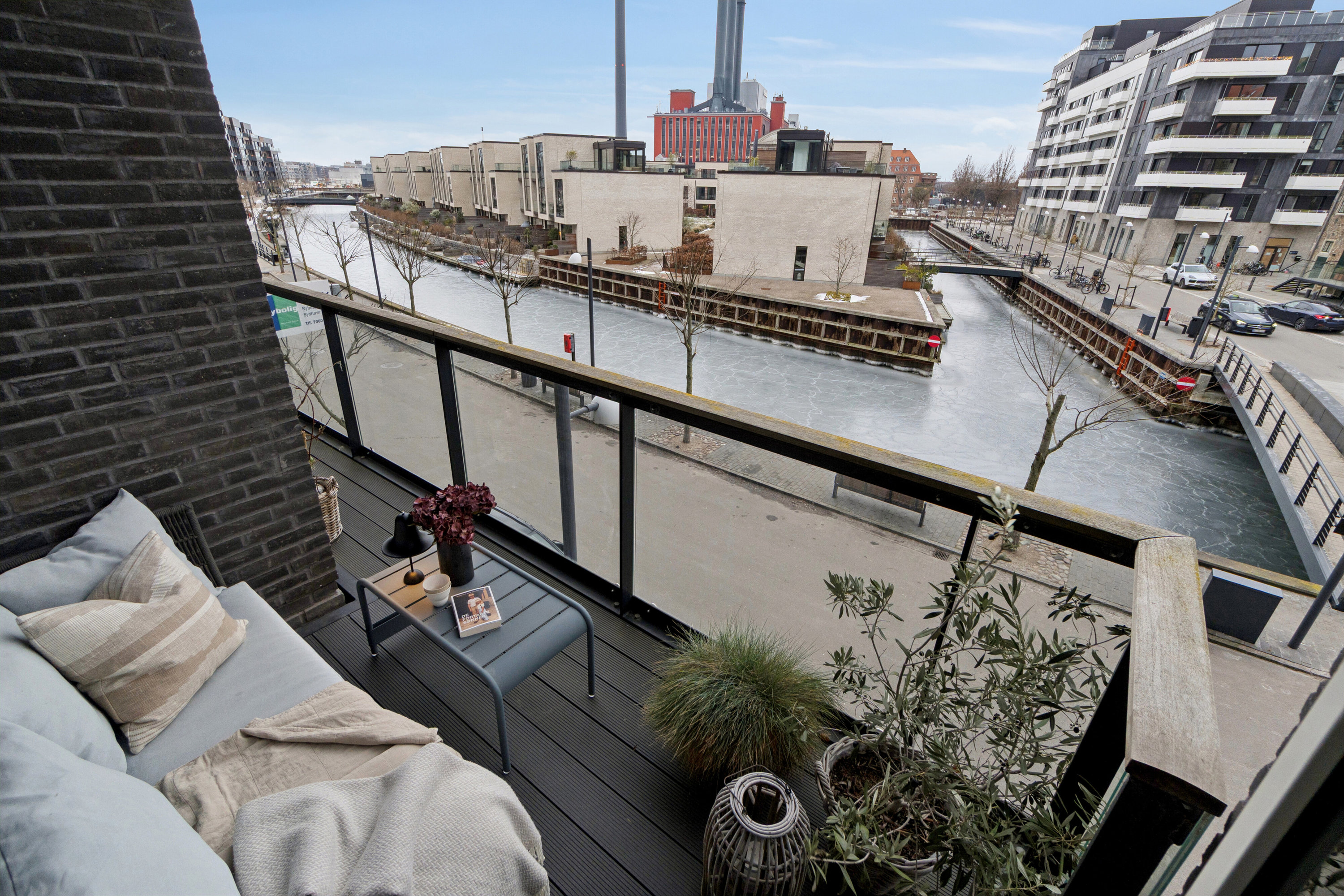 Fremhævet altan billede i fuldskærmstilstand. Billede af Martin Luther Kings Vej 13, 1. tv., 2450 København SV