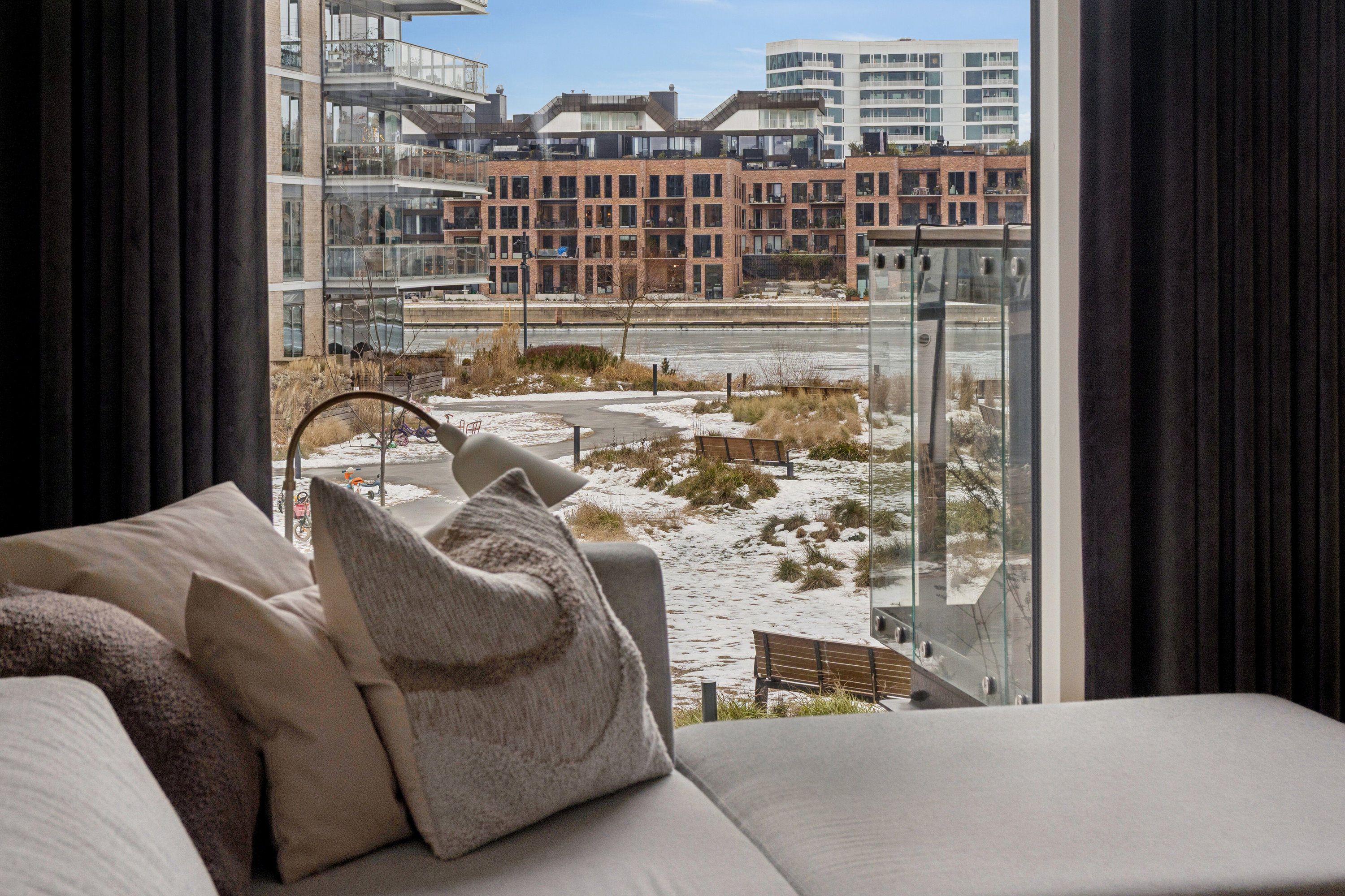 Fremhævet soveværelse billede i fuldskærmstilstand. Billede af Martin Luther Kings Vej 13, 1. tv., 2450 København SV