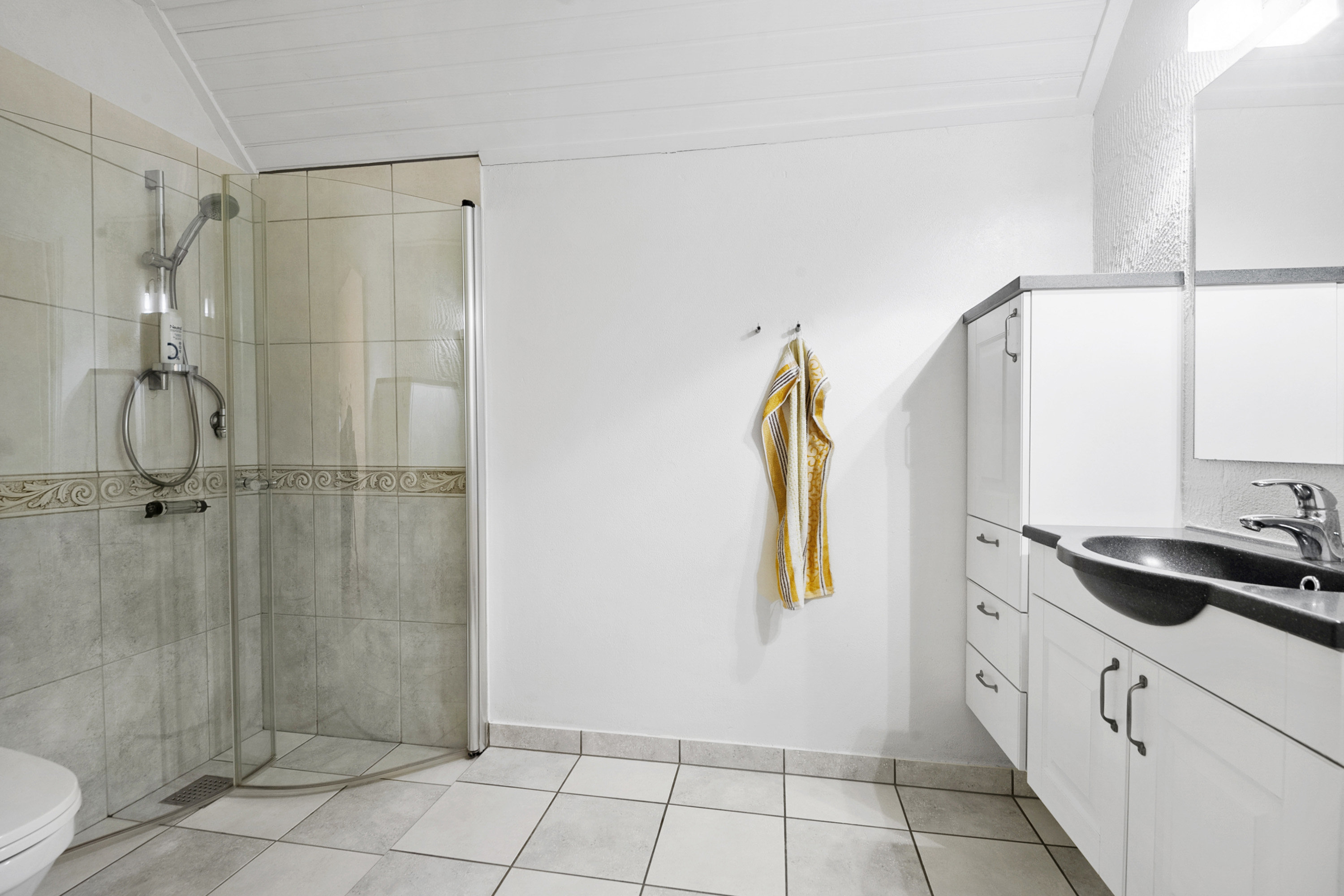 Fremhævet badeværelse billede i fuldskærmstilstand. Billede af Nørrevold 11C, 1. tv., 6800 Varde