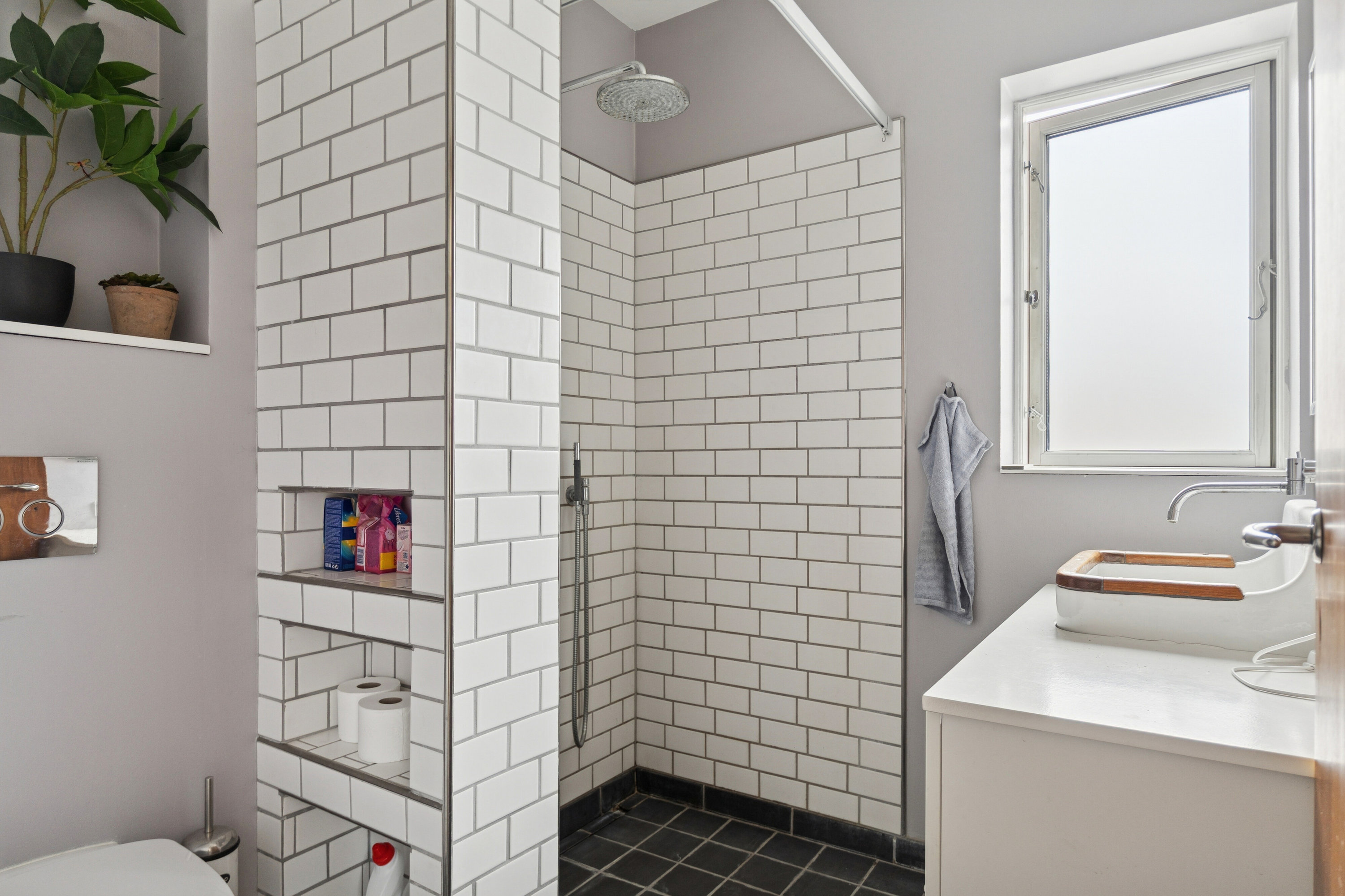 Fremhævet badeværelse billede i fuldskærmstilstand. Billede af Valhøjs Alle 37, 2610 Rødovre