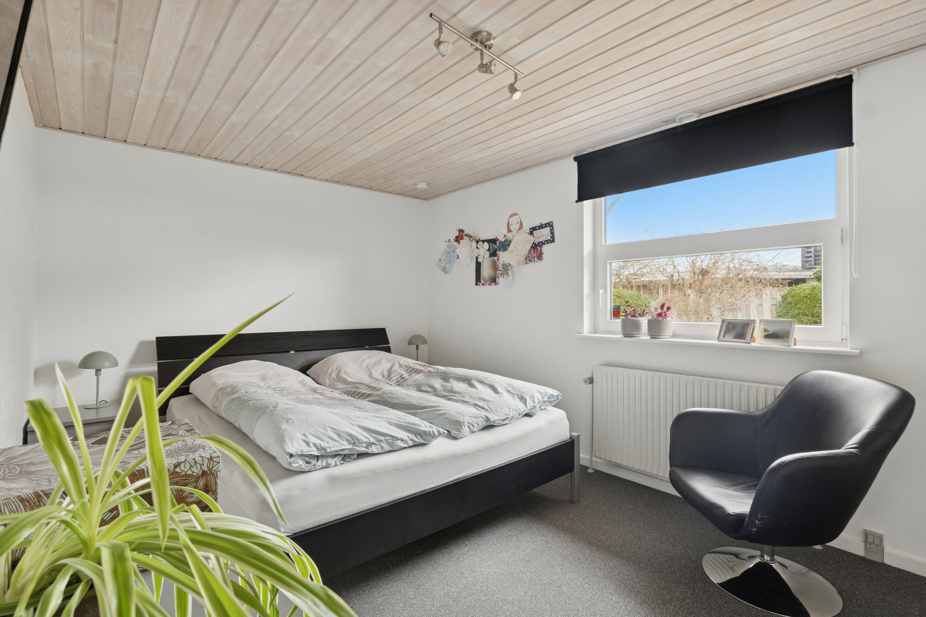 Fremhævet soveværelse billede i fuldskærmstilstand. Billede af Valmuevej 6, 9870 Sindal