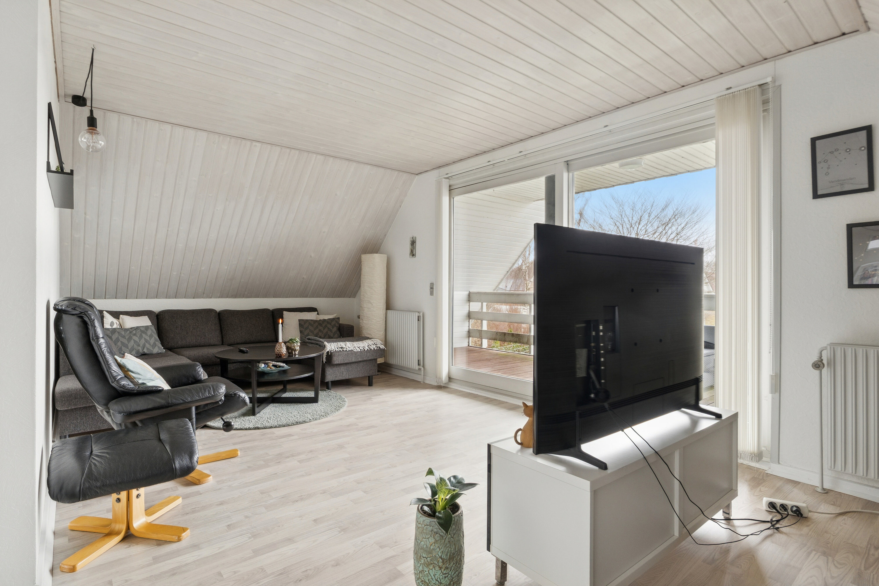 Fremhævet stue billede i fuldskærmstilstand. Billede af Valmuevej 6, 9870 Sindal