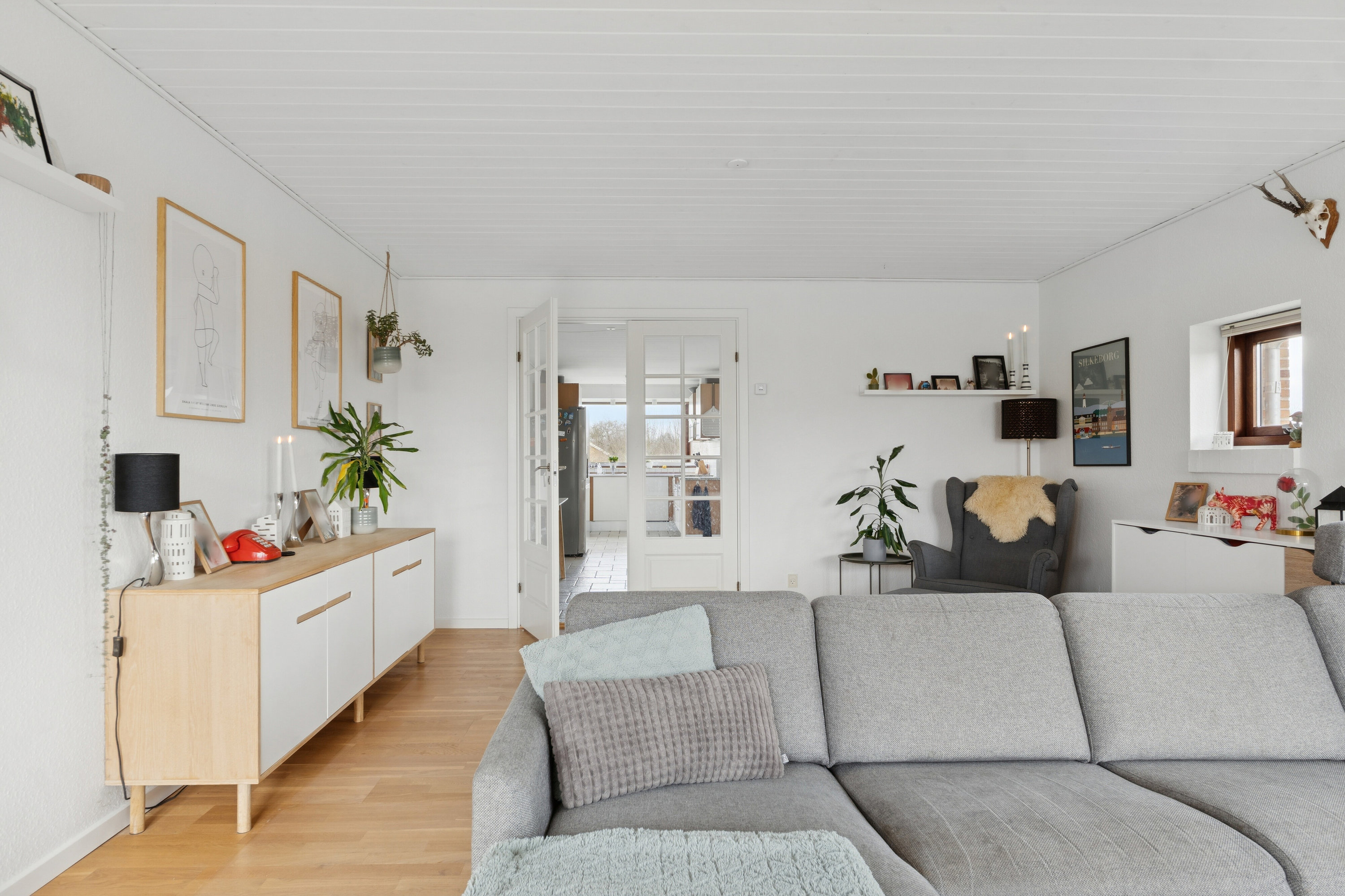 Fremhævet stue billede i fuldskærmstilstand. Billede af Rosenhaven 1, 8620 Kjellerup