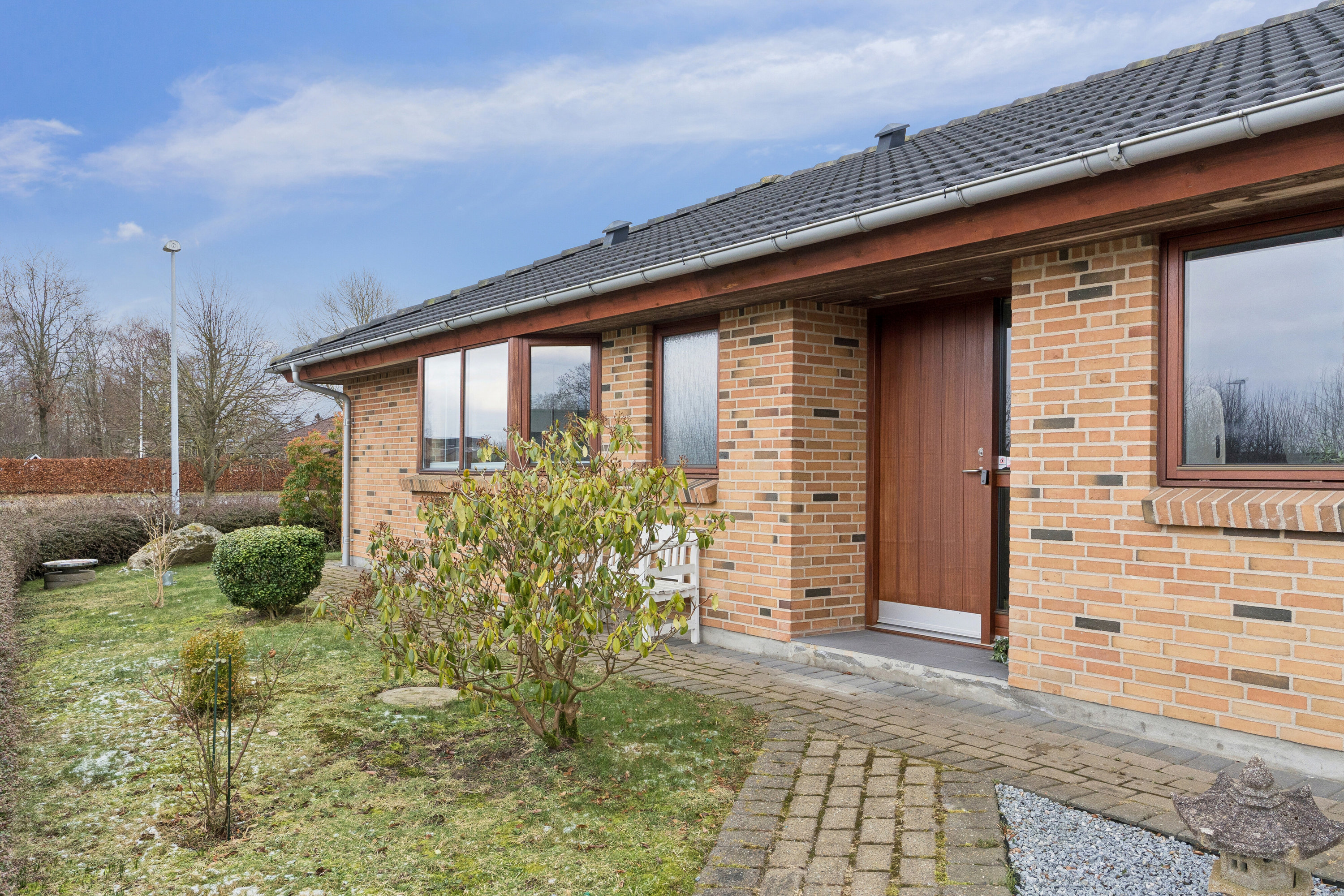 Fremhævet set fra vejen billede i fuldskærmstilstand. Billede af Rosenhaven 1, 8620 Kjellerup