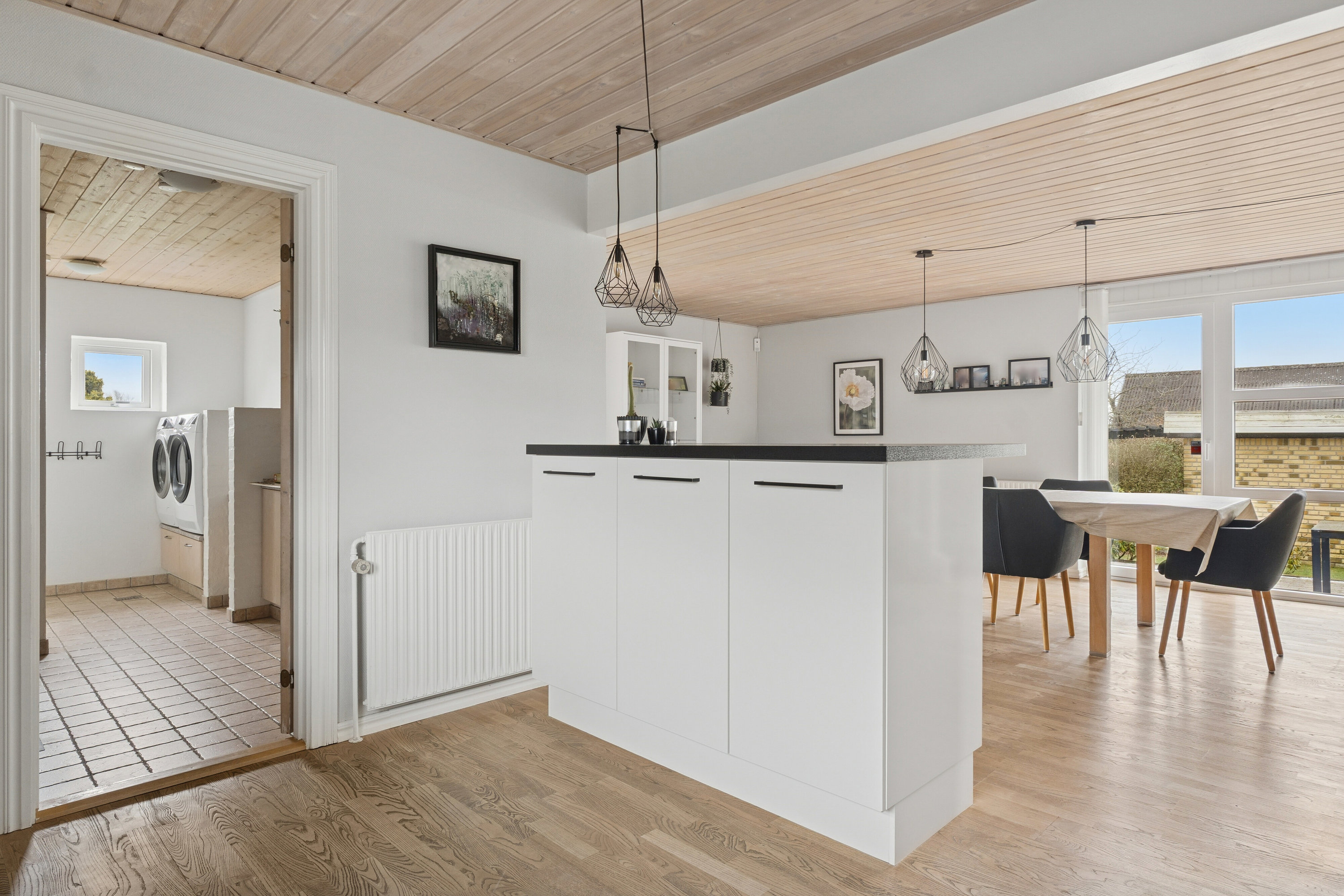 Fremhævet køkken billede i fuldskærmstilstand. Billede af Valmuevej 6, 9870 Sindal