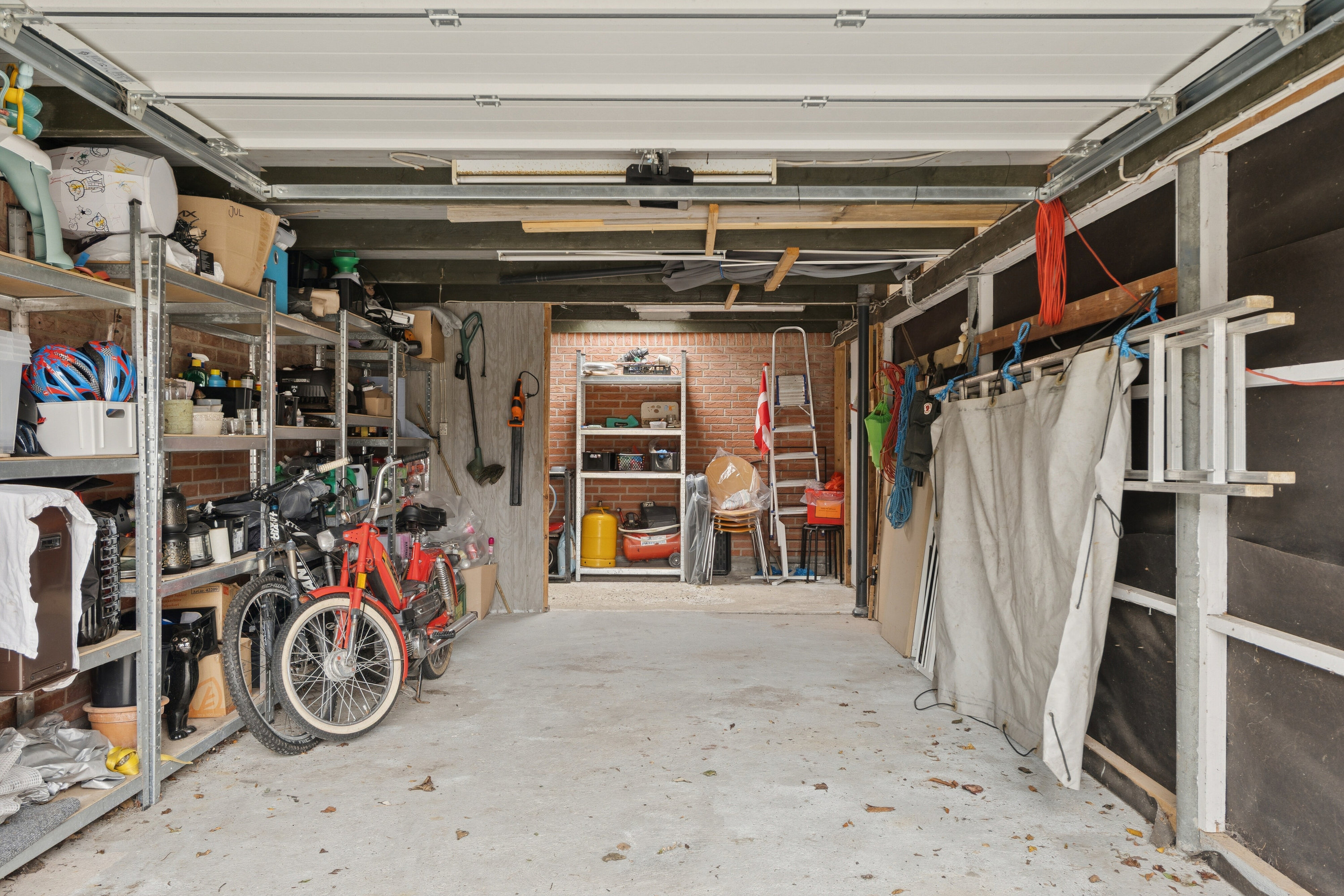 Fremhævet garage billede i fuldskærmstilstand. Billede af Valmuevej 6, 9870 Sindal