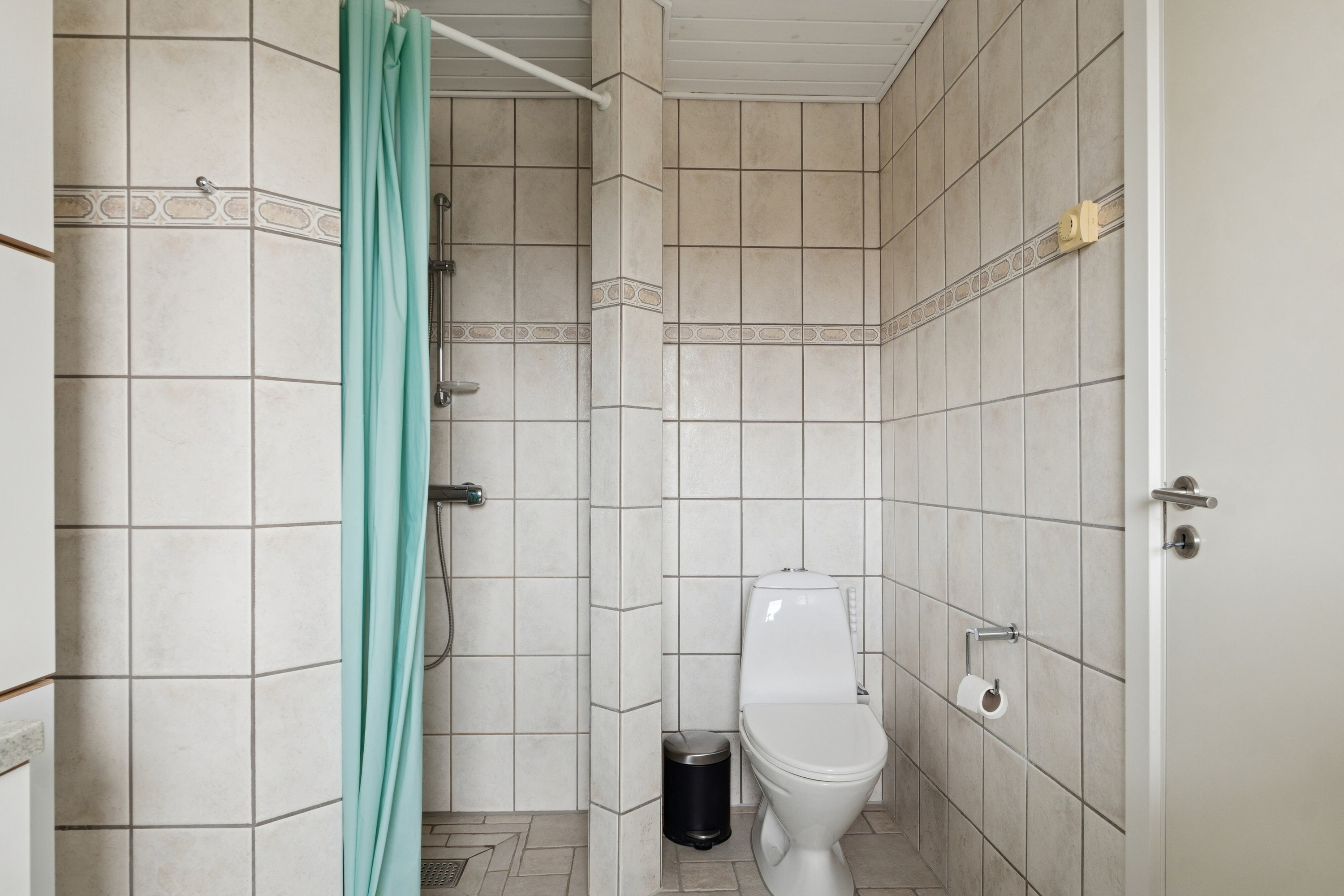 Fremhævet badeværelse billede i fuldskærmstilstand. Billede af Rosenhaven 1, 8620 Kjellerup