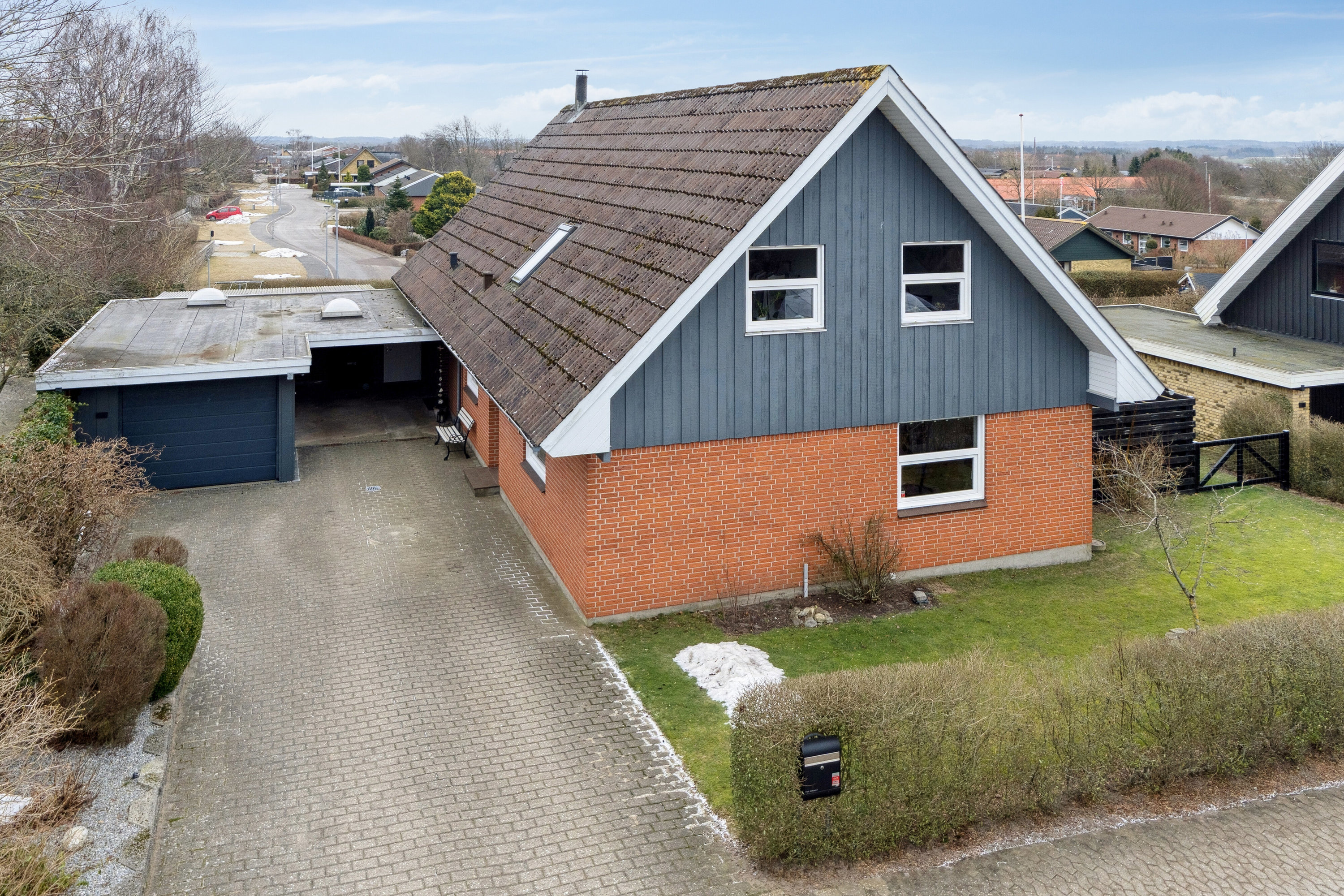 Fremhævet luftfoto billede i fuldskærmstilstand. Billede af Valmuevej 6, 9870 Sindal