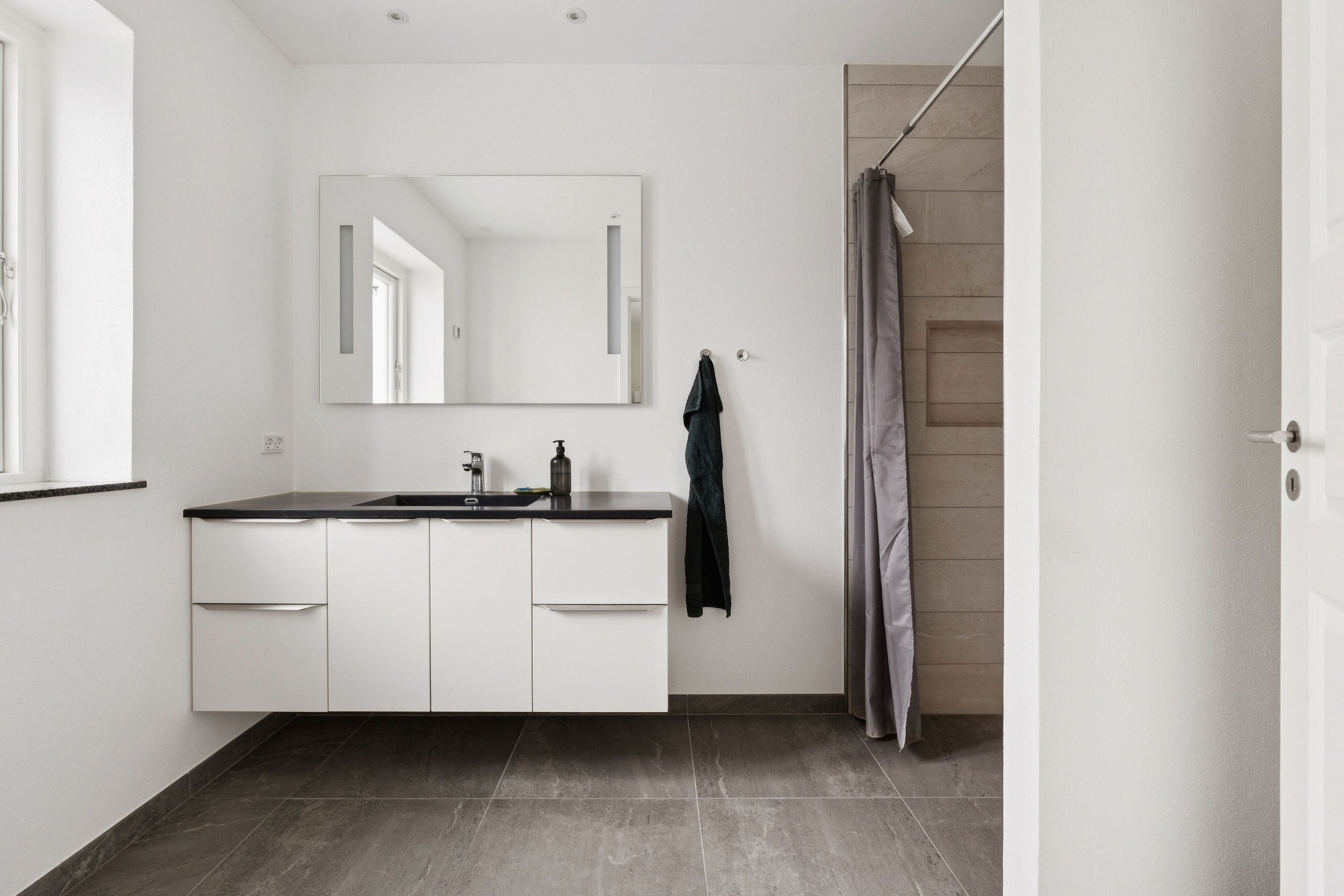 Fremhævet badeværelse billede i fuldskærmstilstand. Billede af Assensvej 30, Kirkeby, 5771 Stenstrup