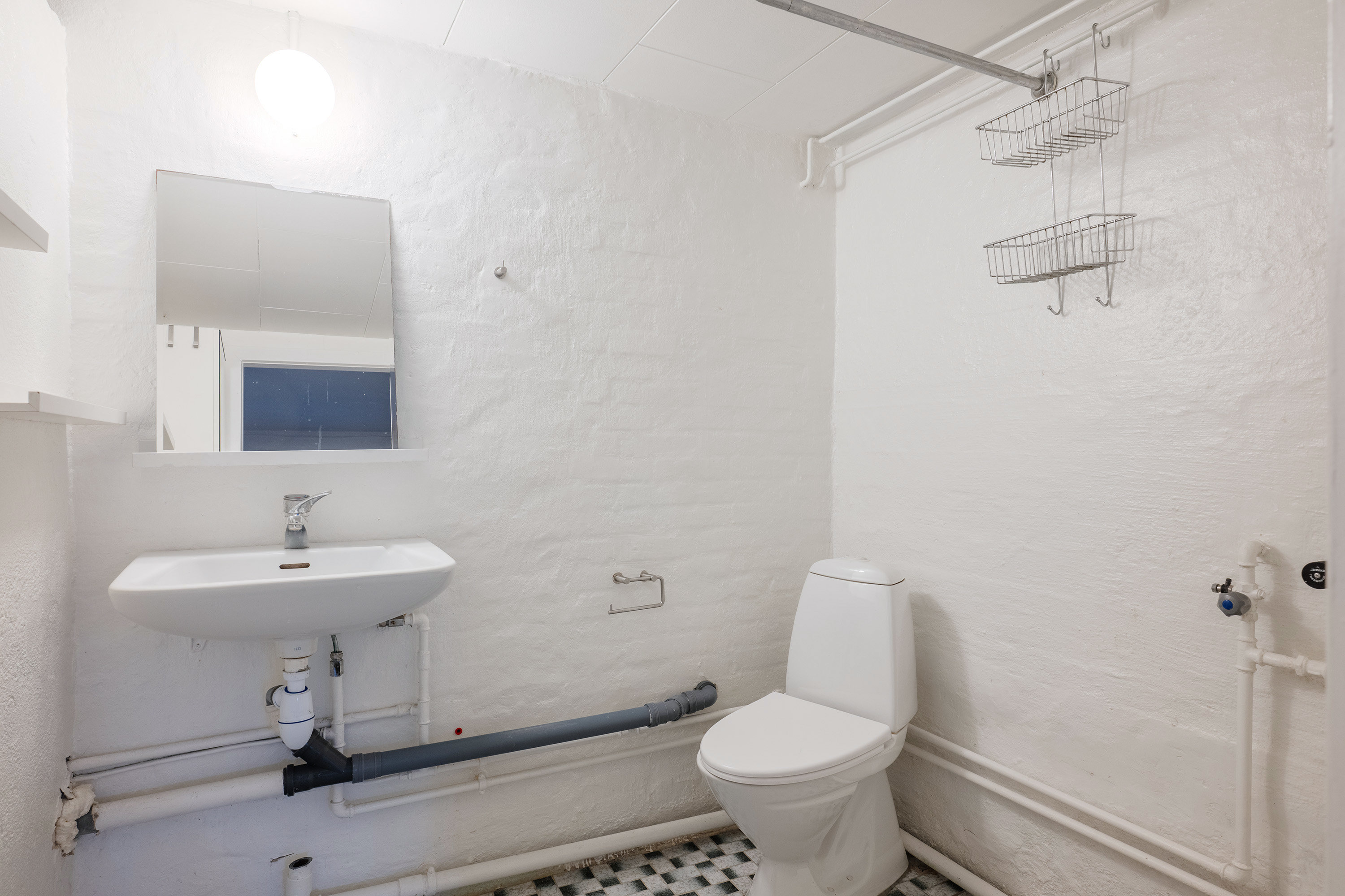 Fremhævet badeværelse i kælderen billede i fuldskærmstilstand. Billede af Baagøesgade 10, 4800 Nykøbing F