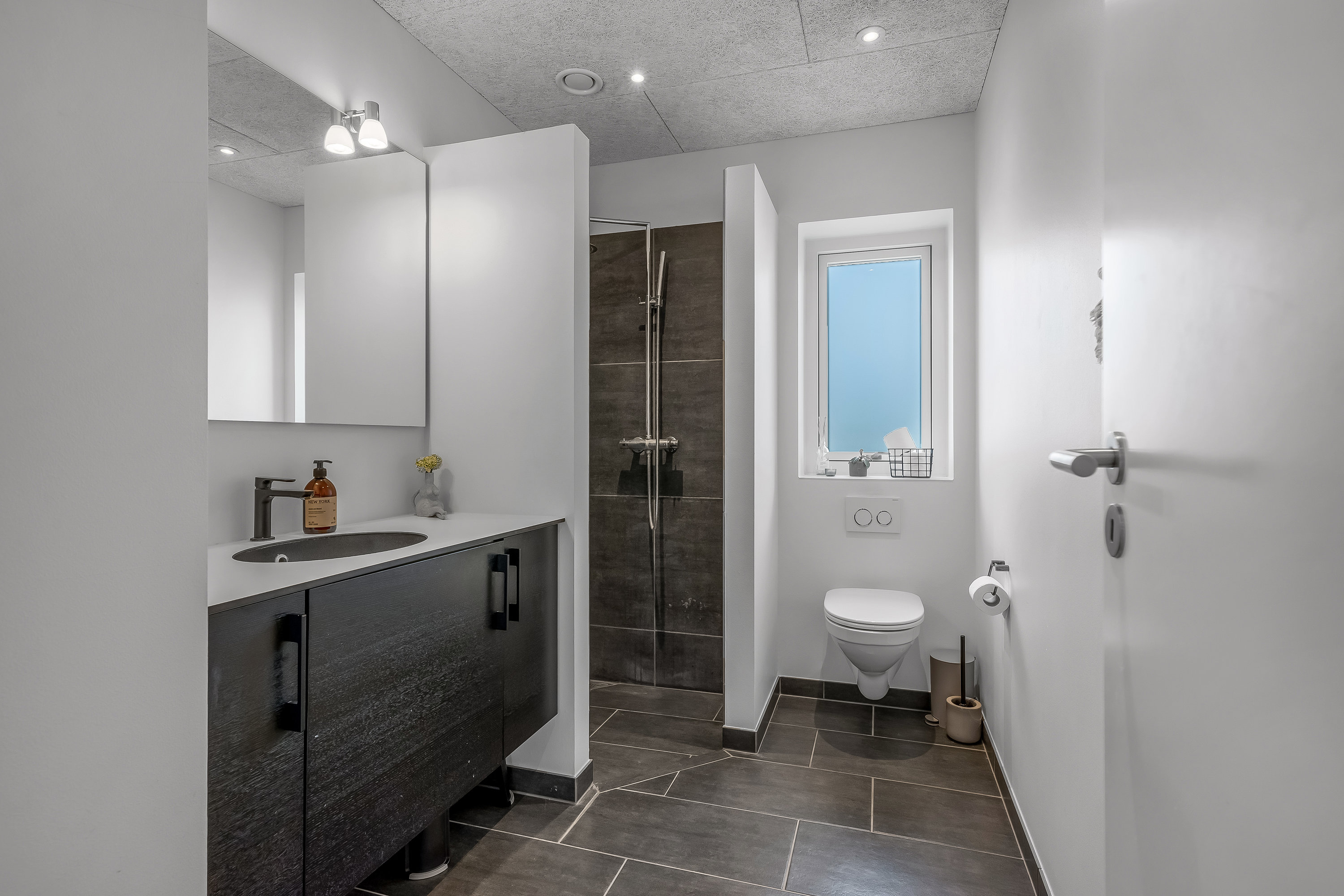 Fremhævet badeværelse billede i fuldskærmstilstand. Billede af Hvalfisken 14, Mejrup, 7500 Holstebro