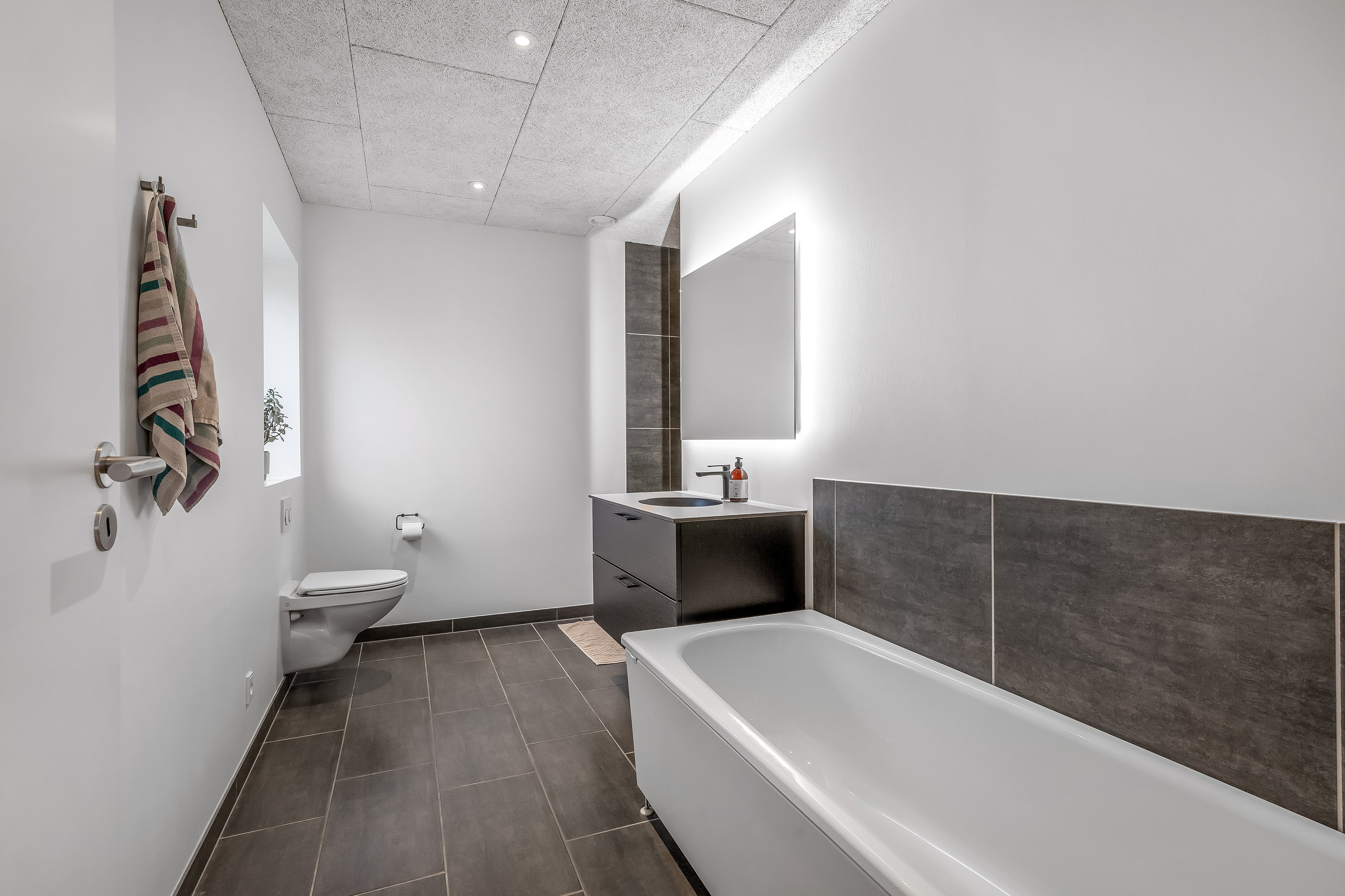 Fremhævet badeværelse billede i fuldskærmstilstand. Billede af Hvalfisken 14, Mejrup, 7500 Holstebro