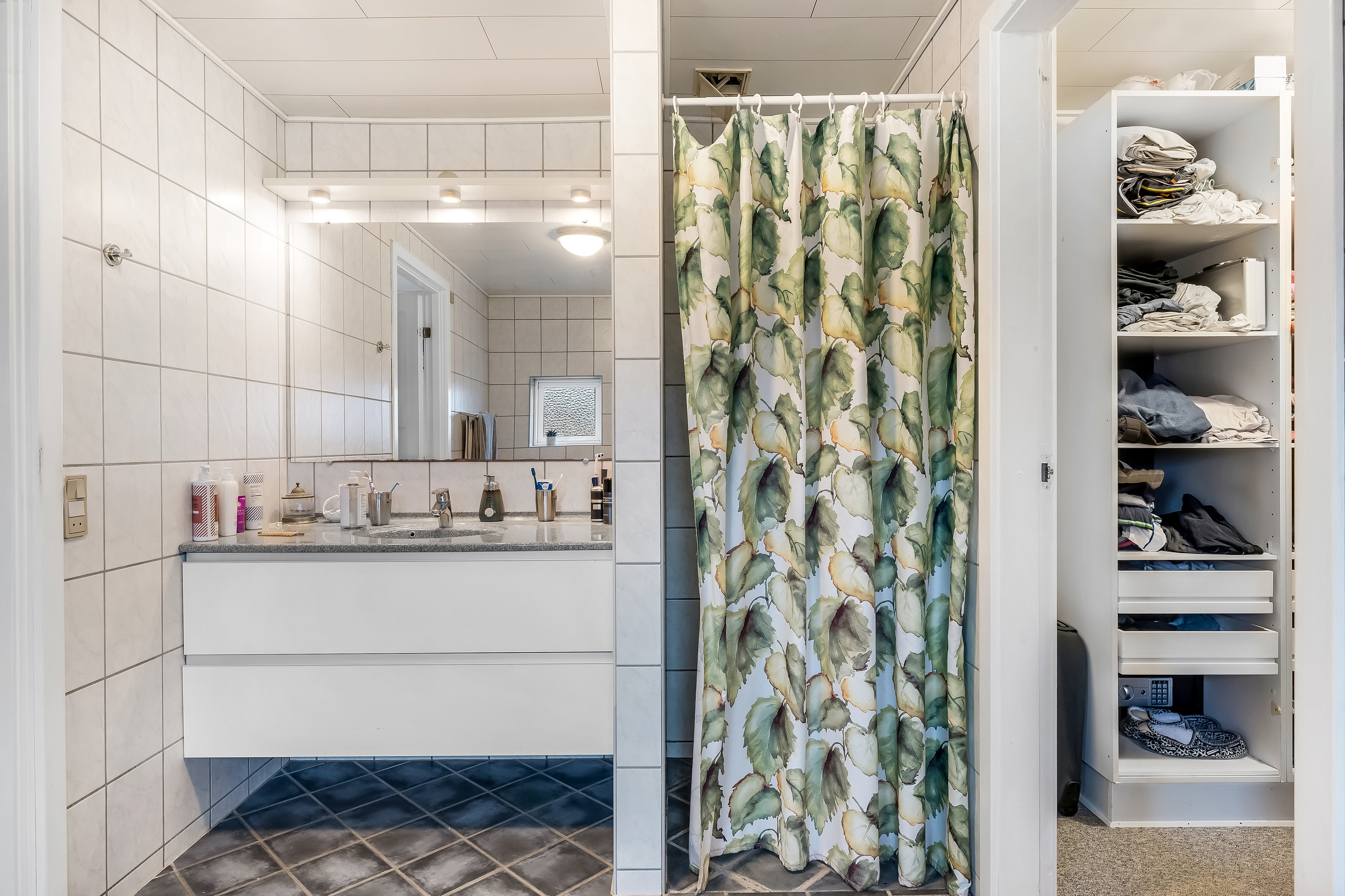 Fremhævet badeværelse billede i fuldskærmstilstand. Billede af Skyttegårdsvej 8, 6780 Skærbæk