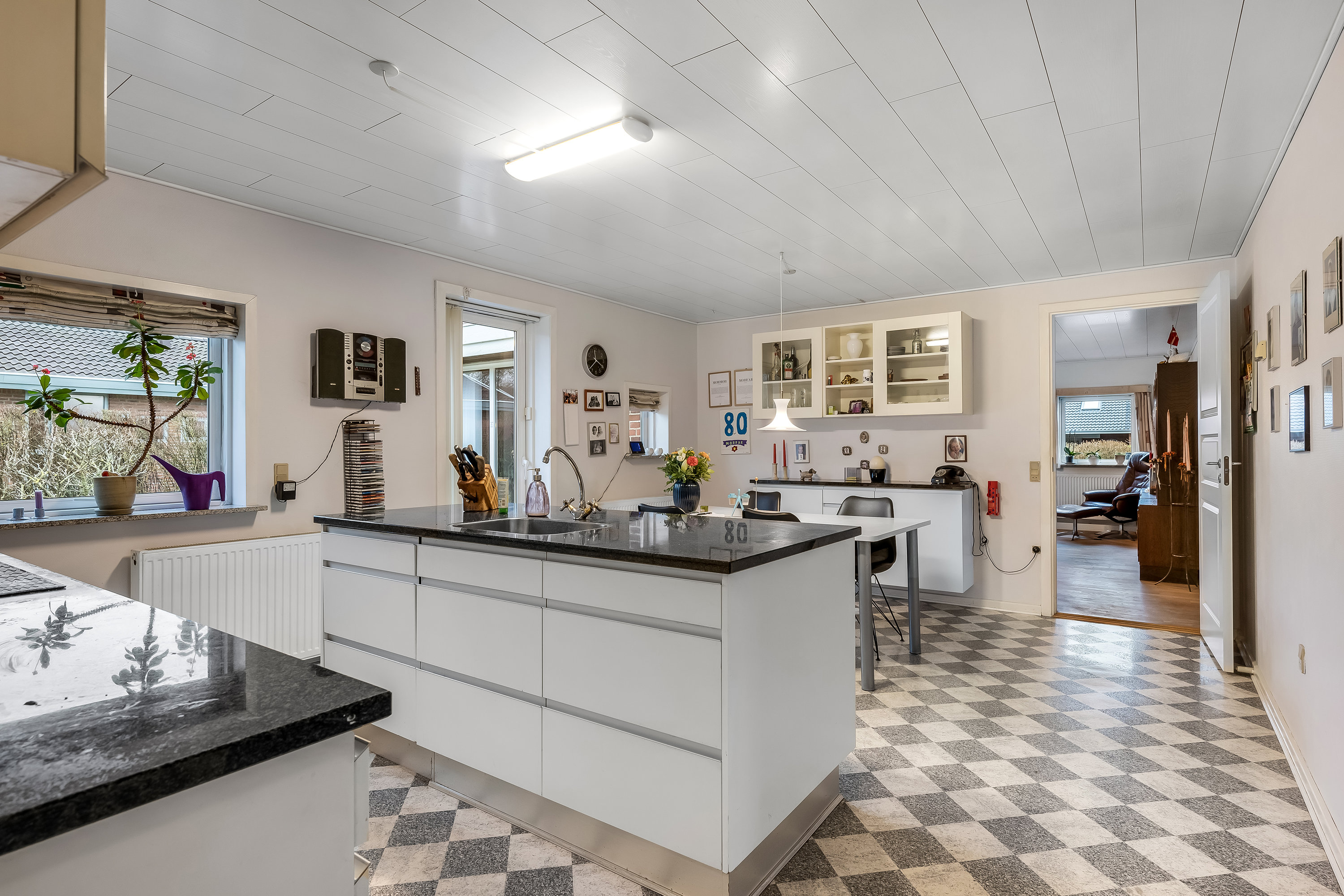 Fremhævet køkken billede i fuldskærmstilstand. Billede af Skyttegårdsvej 8, 6780 Skærbæk