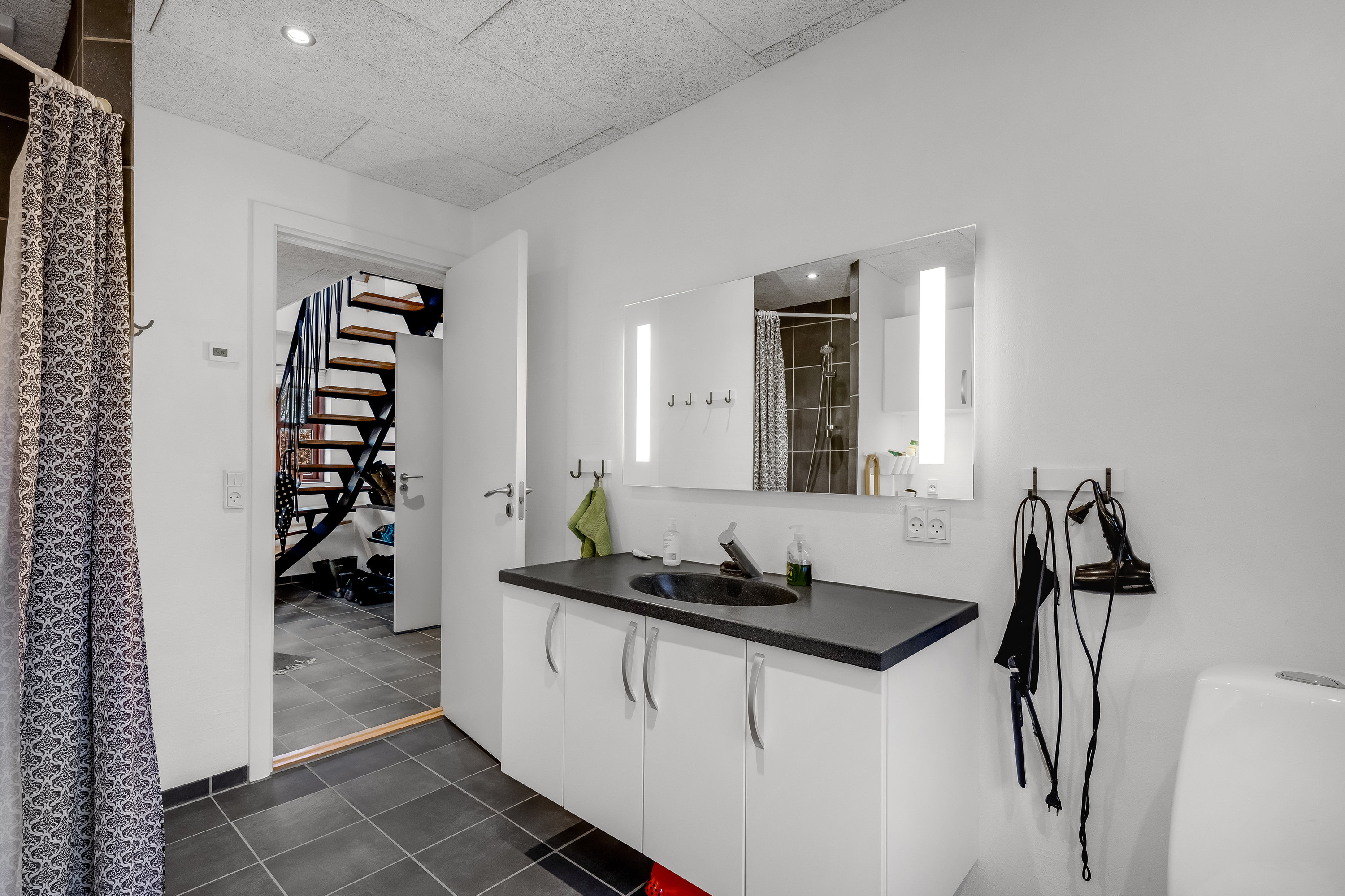 Fremhævet badeværelse billede i fuldskærmstilstand. Billede af Søndergade 5, Hoven, 6880 Tarm