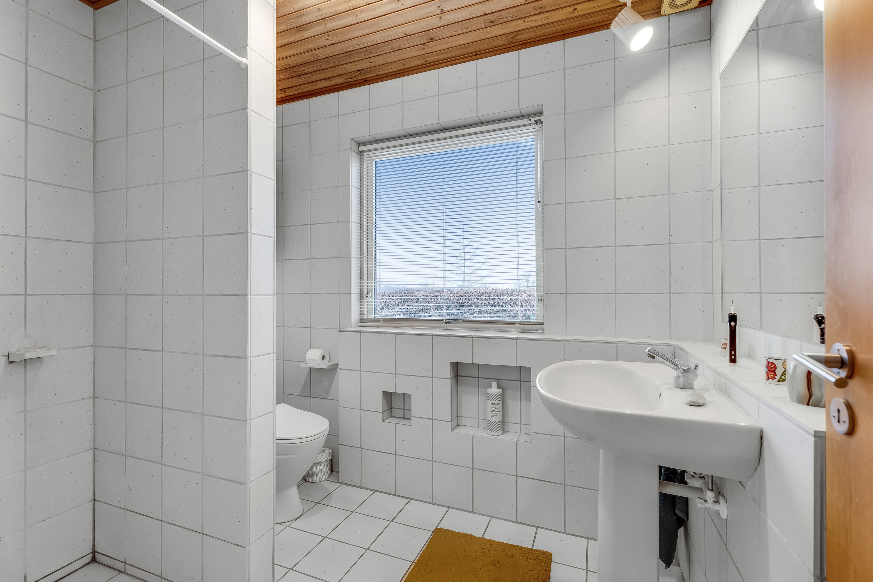 Fremhævet badeværelse billede i fuldskærmstilstand. Billede af Refshale Byvej 14, 4930 Maribo