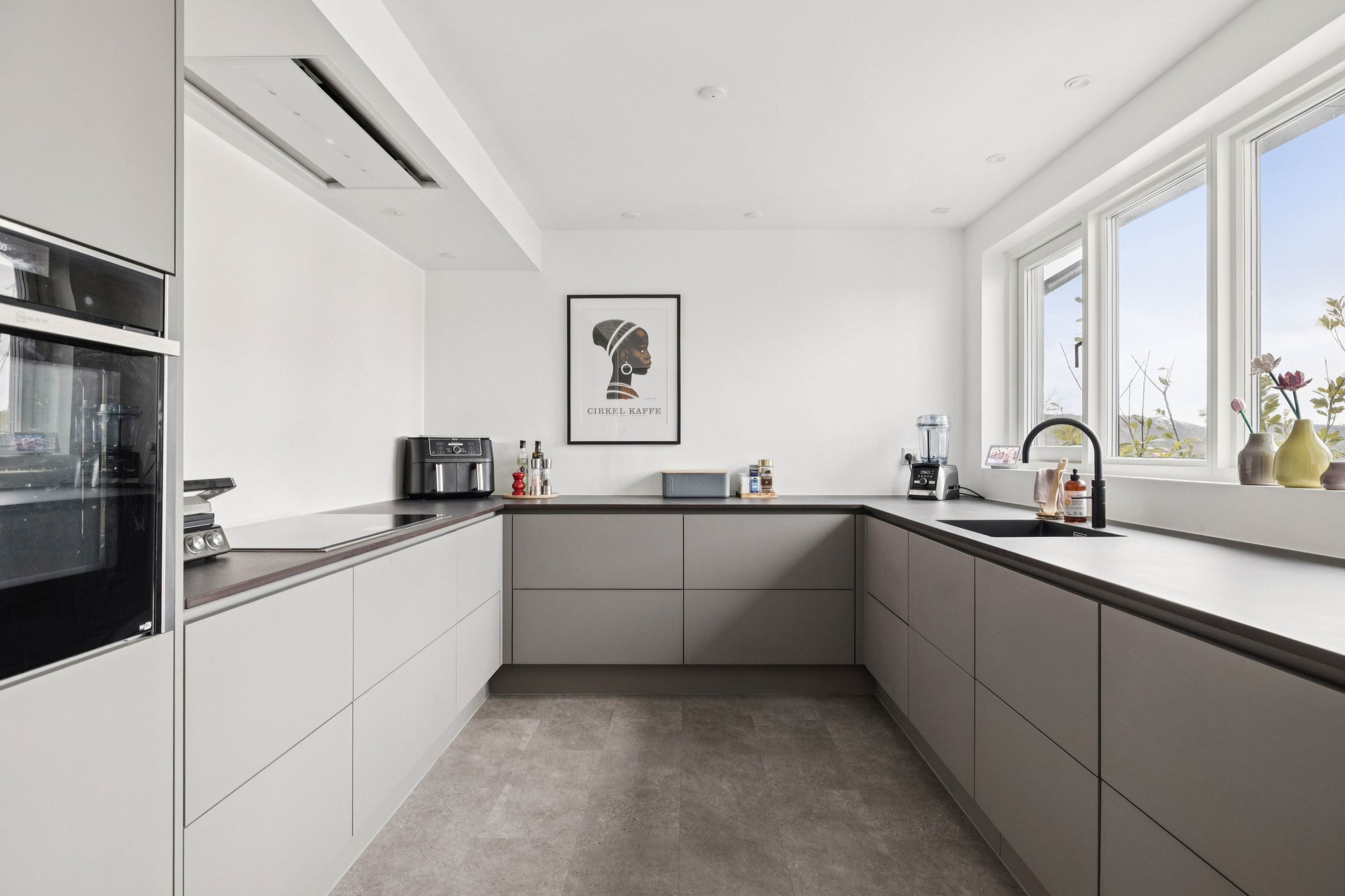 Fremhævet køkken billede i fuldskærmstilstand. Billede af Krøyer Kielbergs Vej 15, 8660 Skanderborg