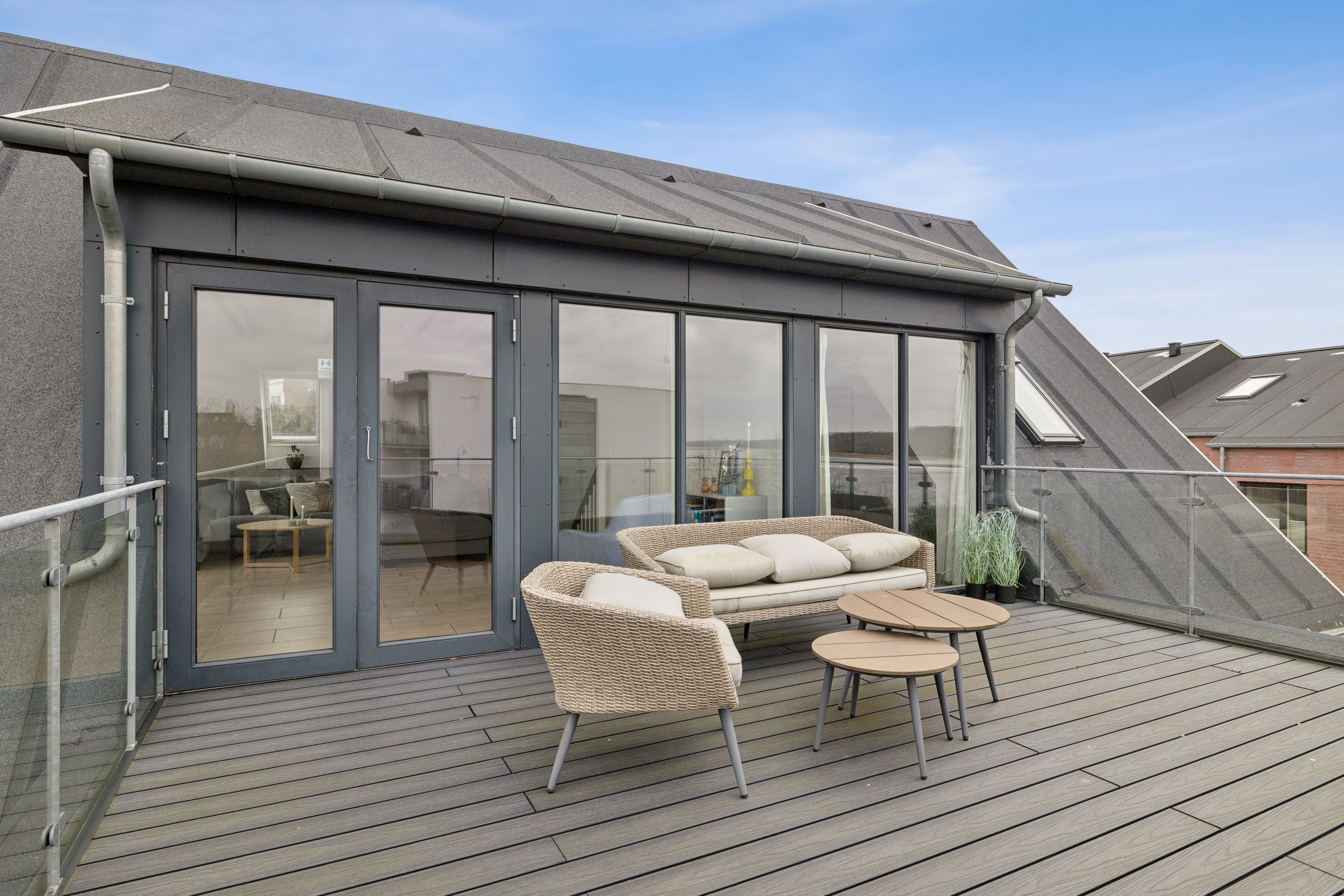 Fremhævet terrasse billede i fuldskærmstilstand. Billede af Krøyer Kielbergs Vej 15, 8660 Skanderborg