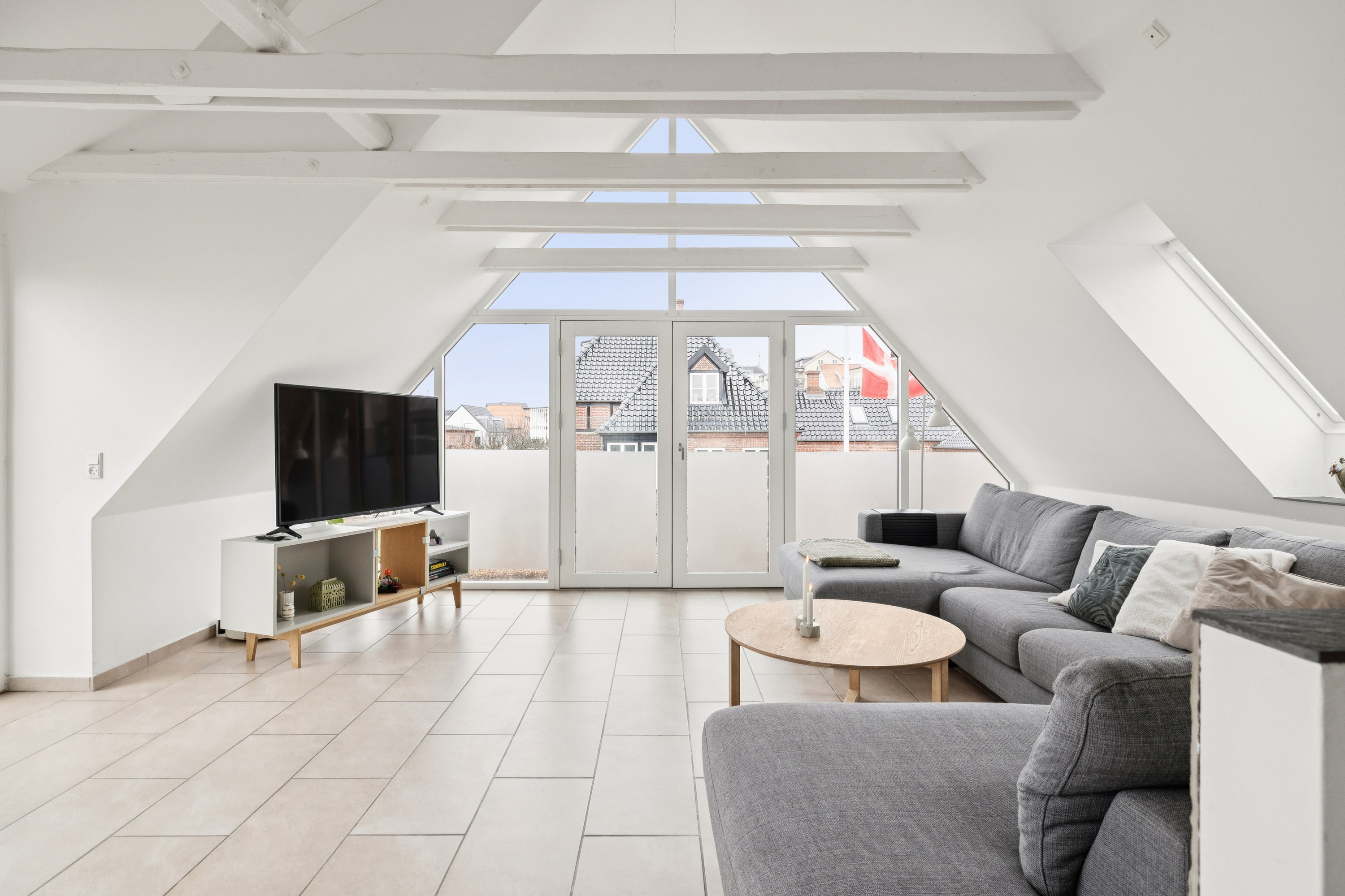 Fremhævet stue billede i fuldskærmstilstand. Billede af Krøyer Kielbergs Vej 15, 8660 Skanderborg