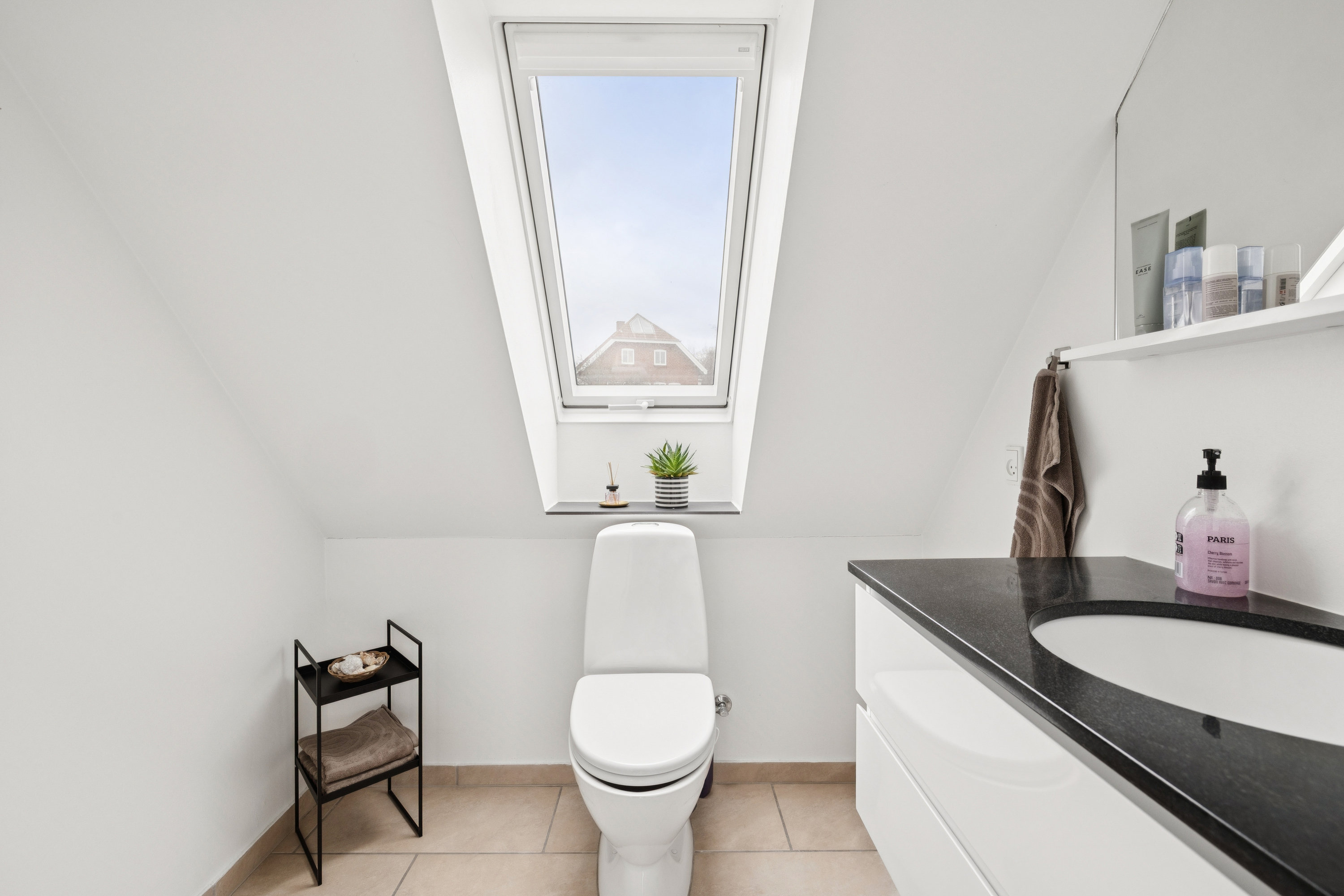 Fremhævet toilet billede i fuldskærmstilstand. Billede af Krøyer Kielbergs Vej 15, 8660 Skanderborg