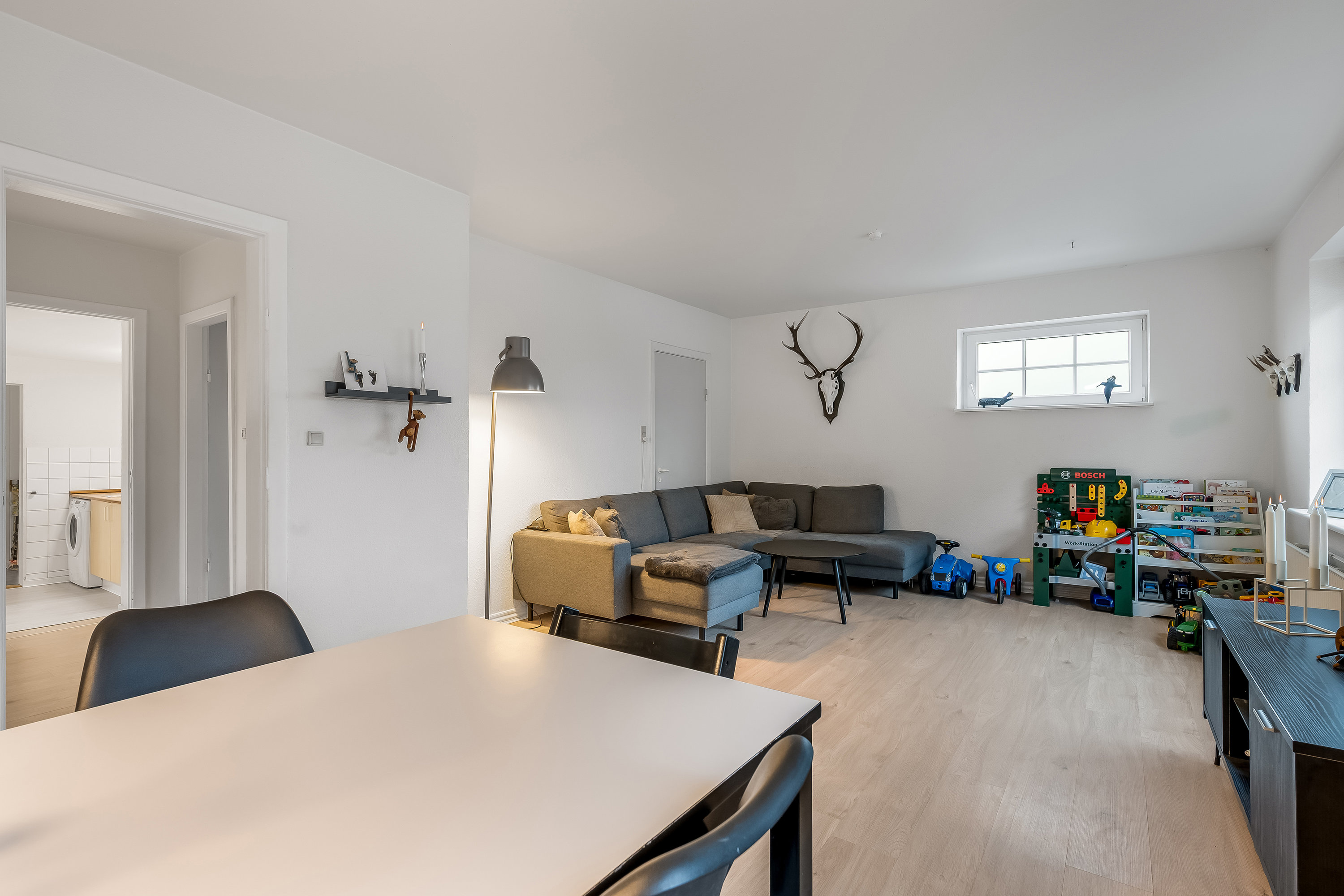 Fremhævet stue billede i fuldskærmstilstand. Billede af Sønderhedevej 11, Østerby, 6280 Højer