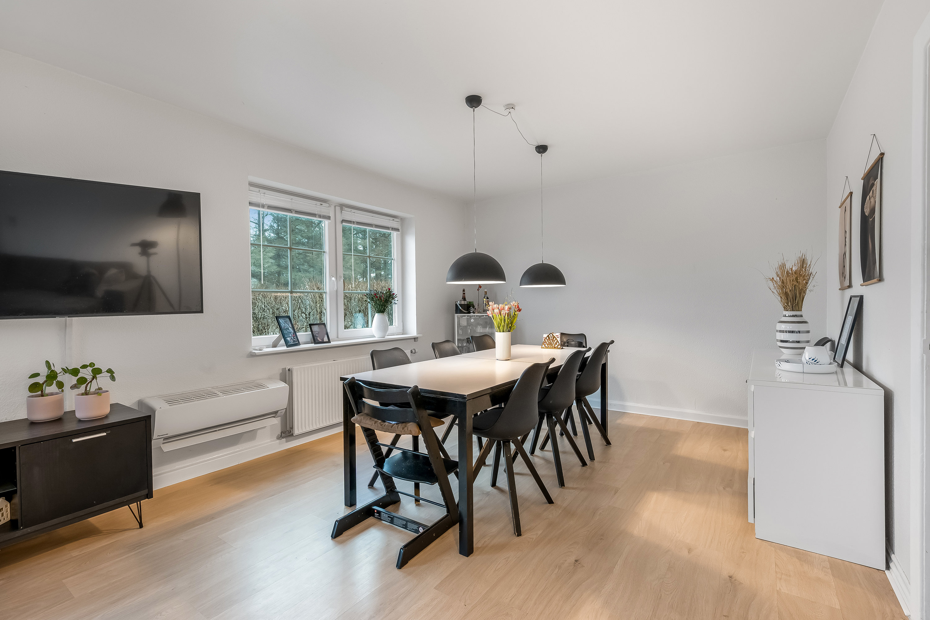 Fremhævet stue billede i fuldskærmstilstand. Billede af Sønderhedevej 11, Østerby, 6280 Højer